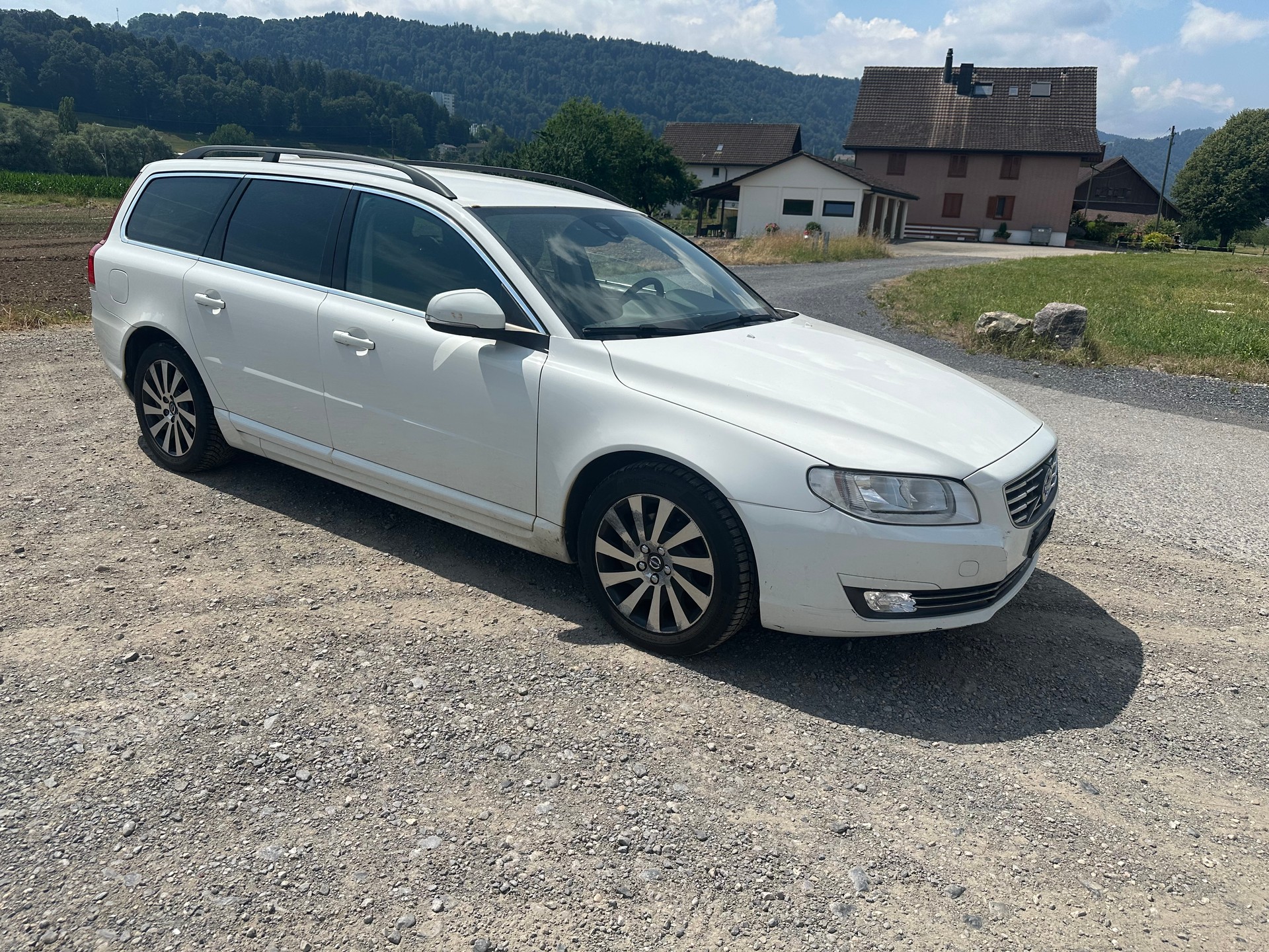 VOLVO V70 D3 Summum Dynamic Edition-image-3