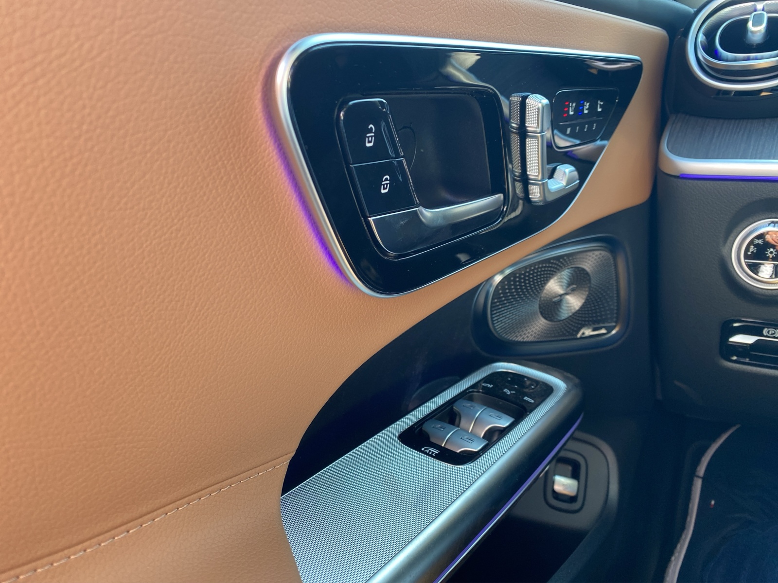 MERCEDES-BENZ CLE 200 Cabrio 4Matic 9G-Tronic-image-11