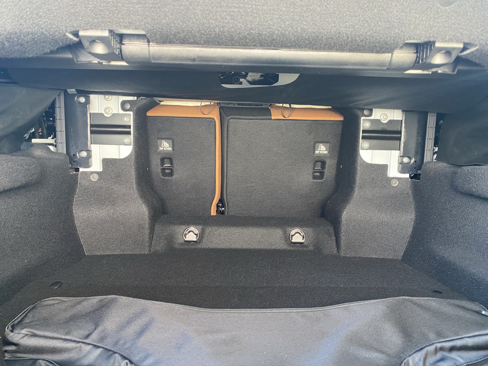 MERCEDES-BENZ CLE 200 Cabrio 4Matic 9G-Tronic-image-13