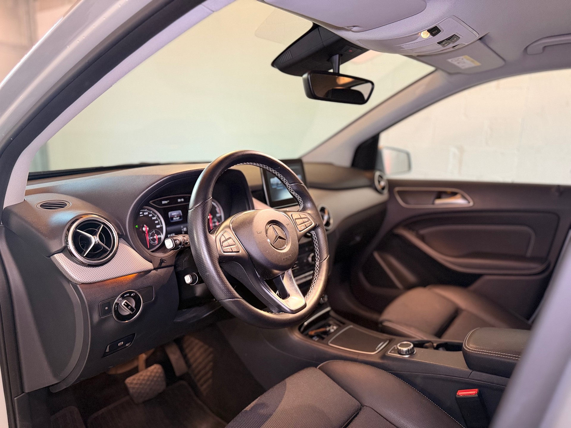 MERCEDES-BENZ B Electric Drive-image-10