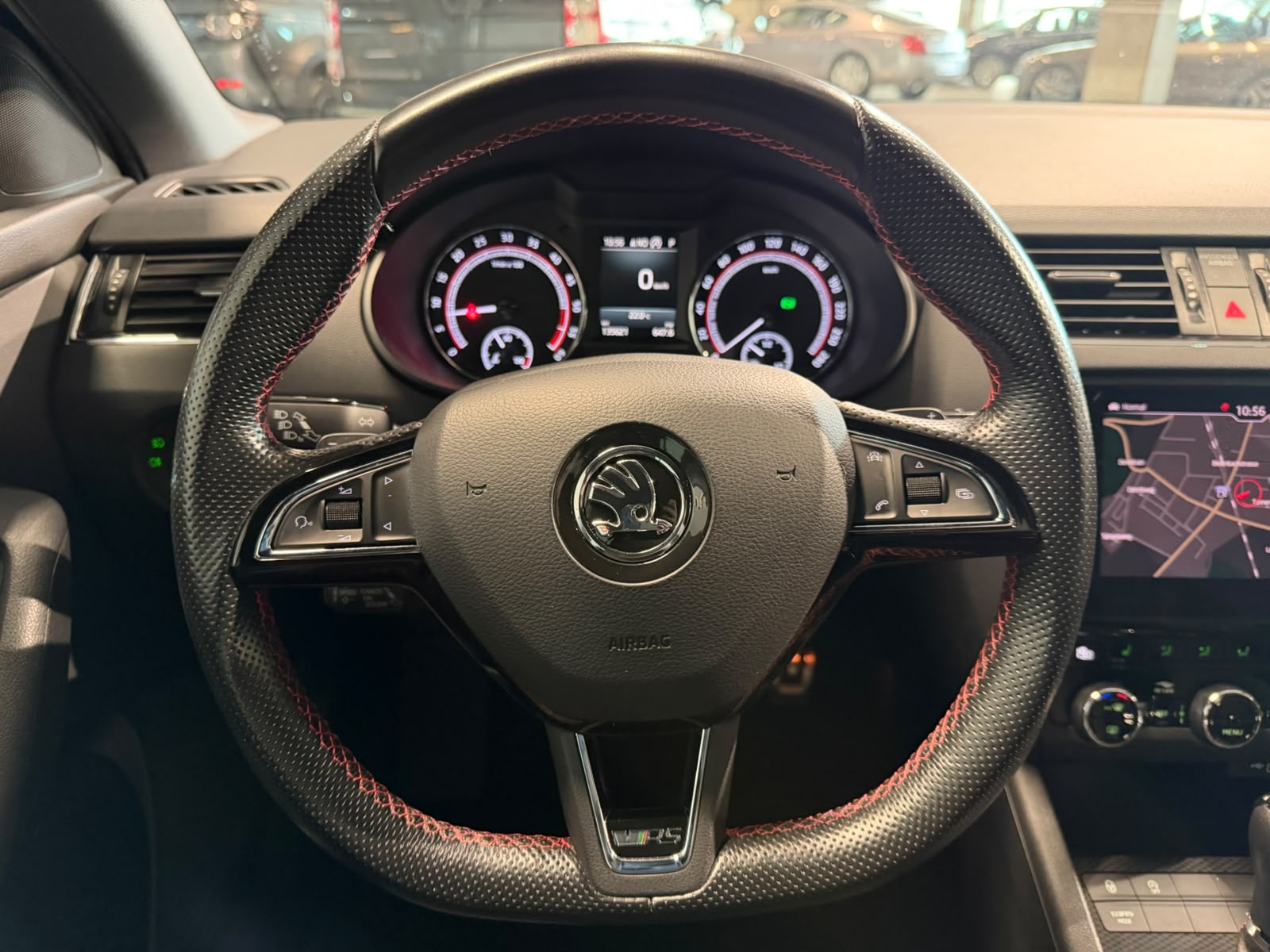 SKODA Octavia Combi 2.0 TDI RS 4x4 DSG (CH)-image-17
