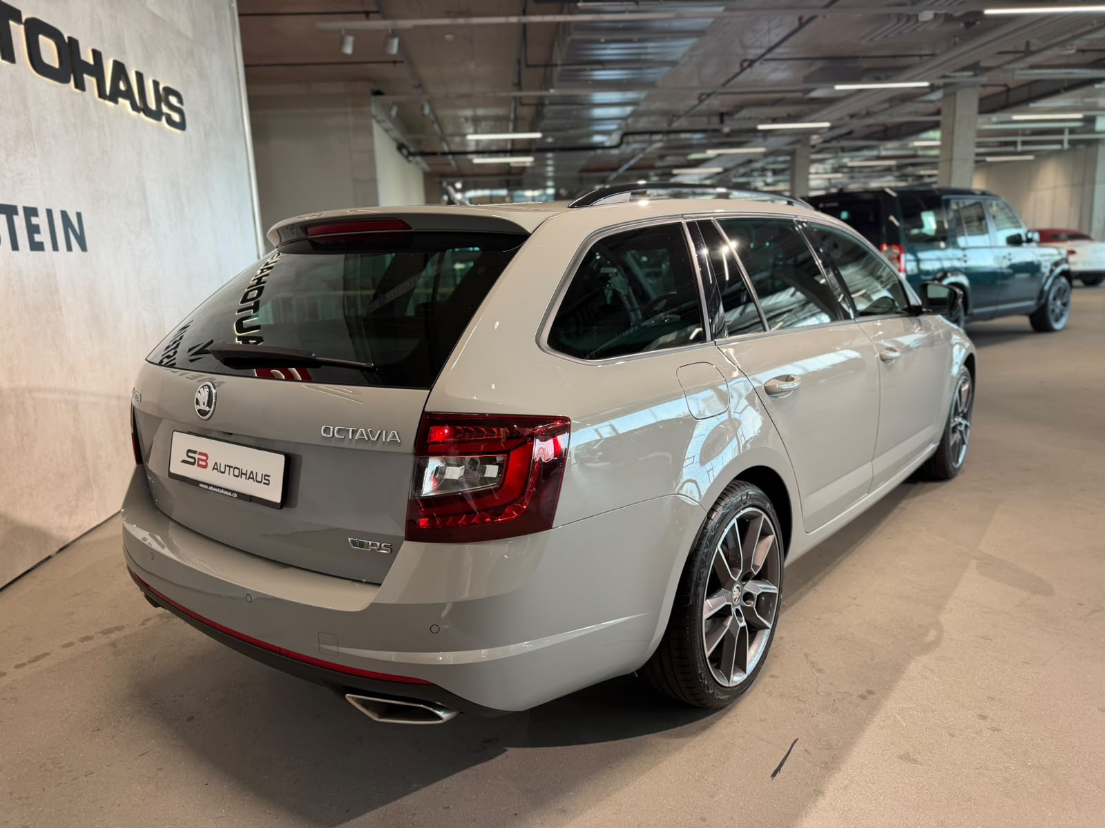 SKODA Octavia Combi 2.0 TDI RS 4x4 DSG (CH)-image-10
