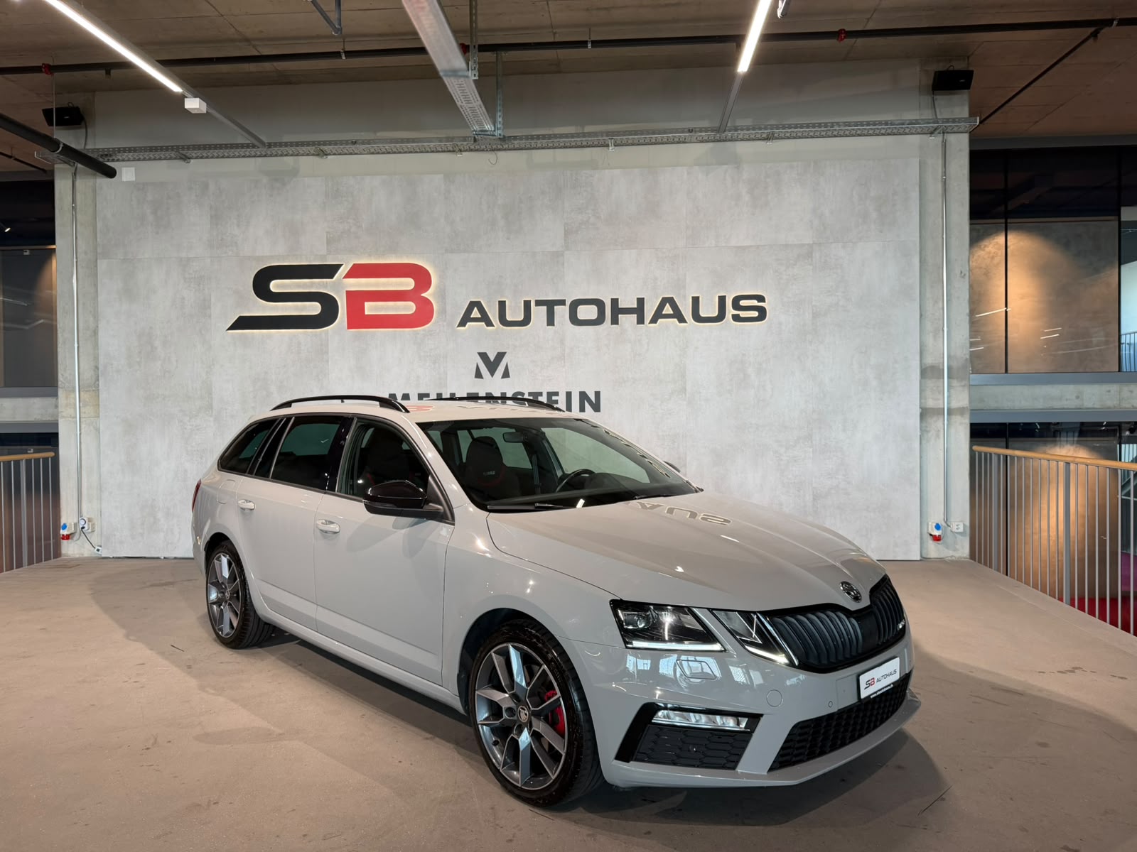 SKODA Octavia Combi 2.0 TDI RS 4x4 DSG (CH)-image-2