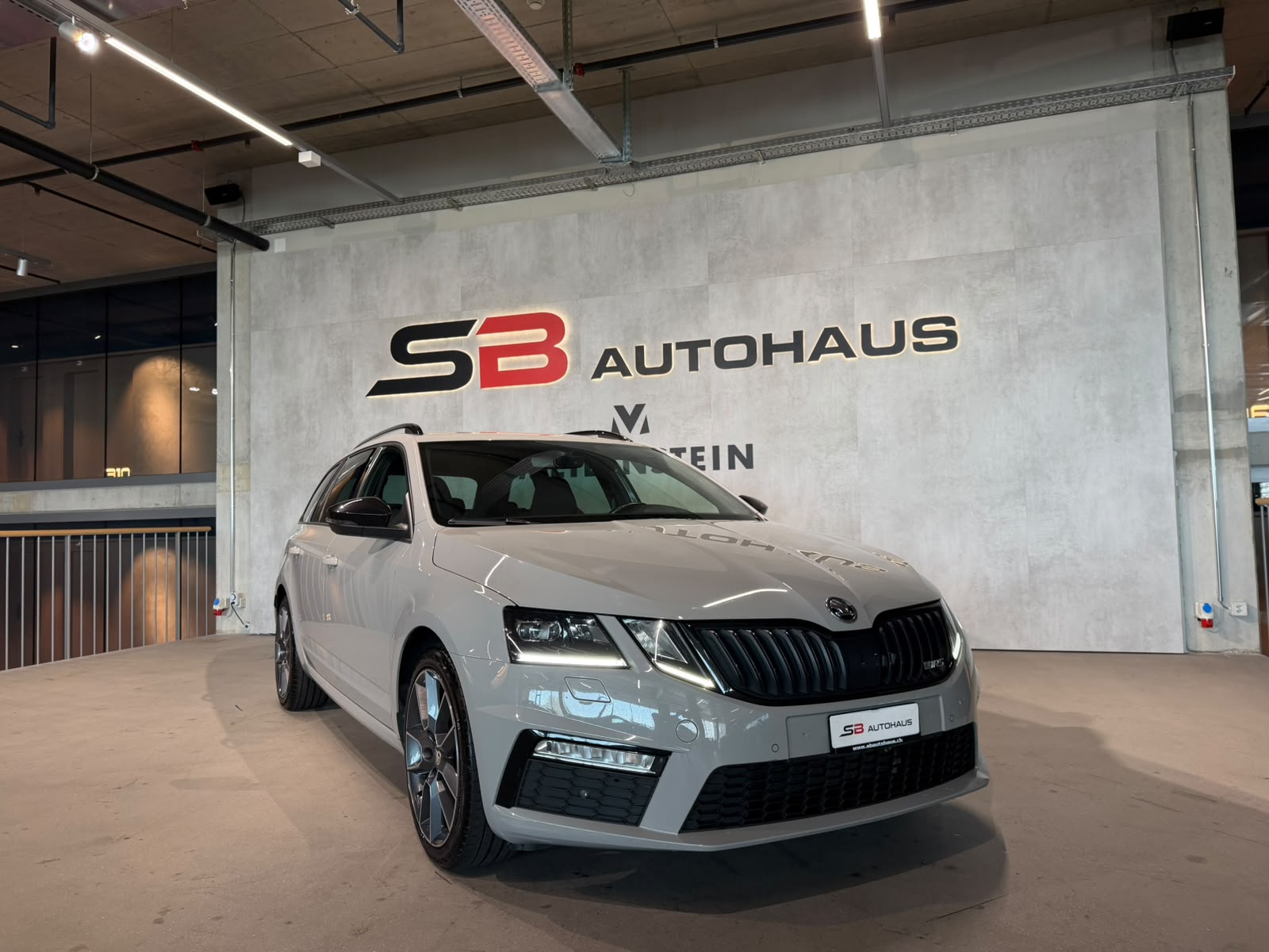 SKODA Octavia Combi 2.0 TDI RS 4x4 DSG (CH)-image-4