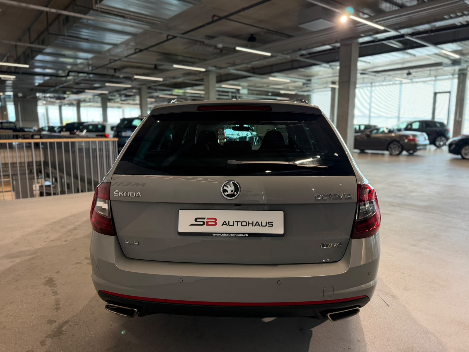 SKODA Octavia Combi 2.0 TDI RS 4x4 DSG (CH)-image-8