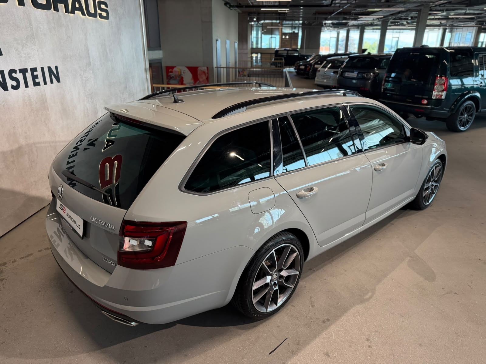 SKODA Octavia Combi 2.0 TDI RS 4x4 DSG (CH)-image-7