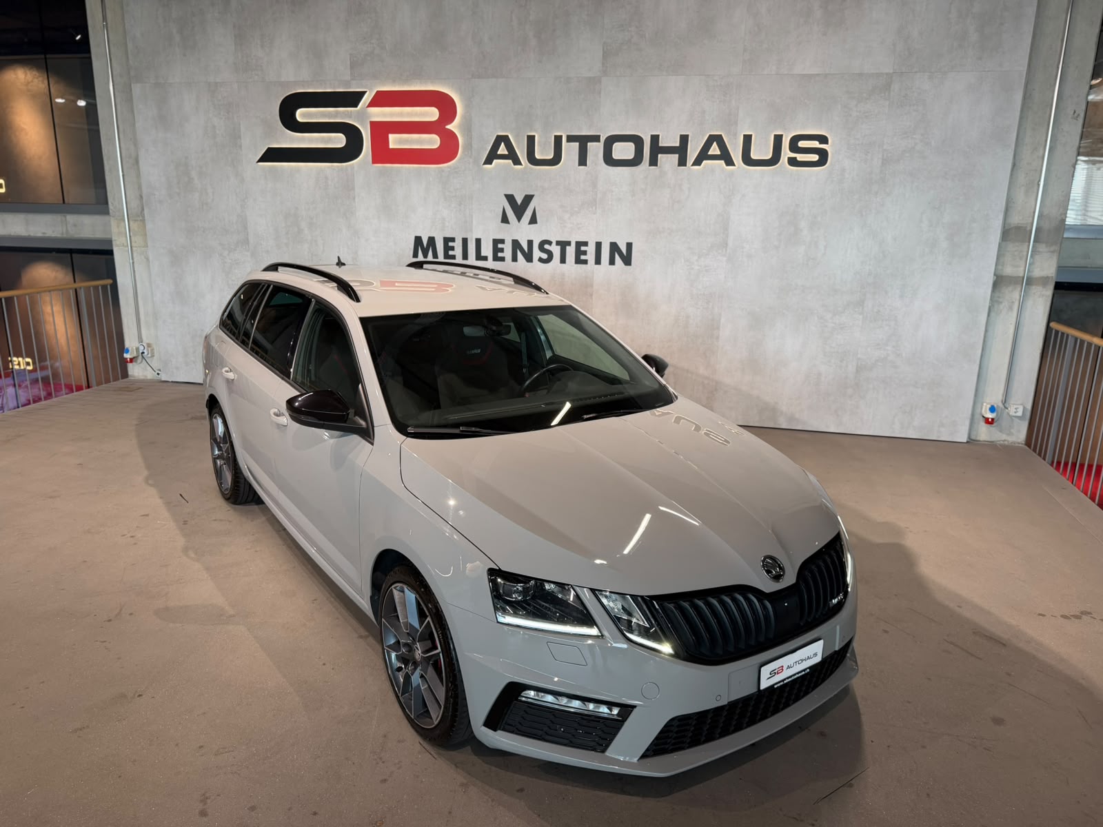 SKODA Octavia Combi 2.0 TDI RS 4x4 DSG (CH)-image-5