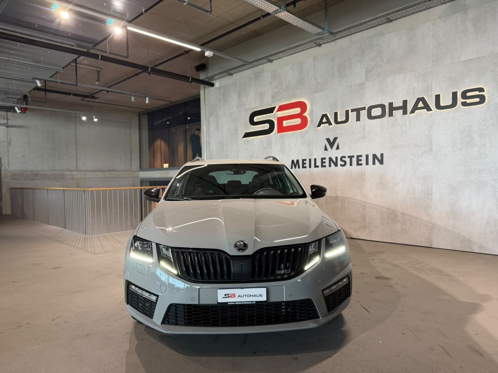 SKODA Octavia Combi 2.0 TDI RS 4x4 DSG (CH)-image-1