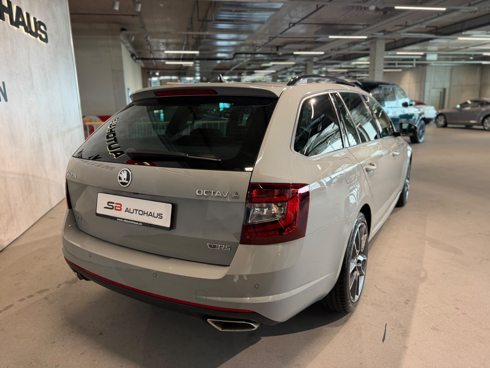 SKODA Octavia Combi 2.0 TDI RS 4x4 DSG (CH)-image-9
