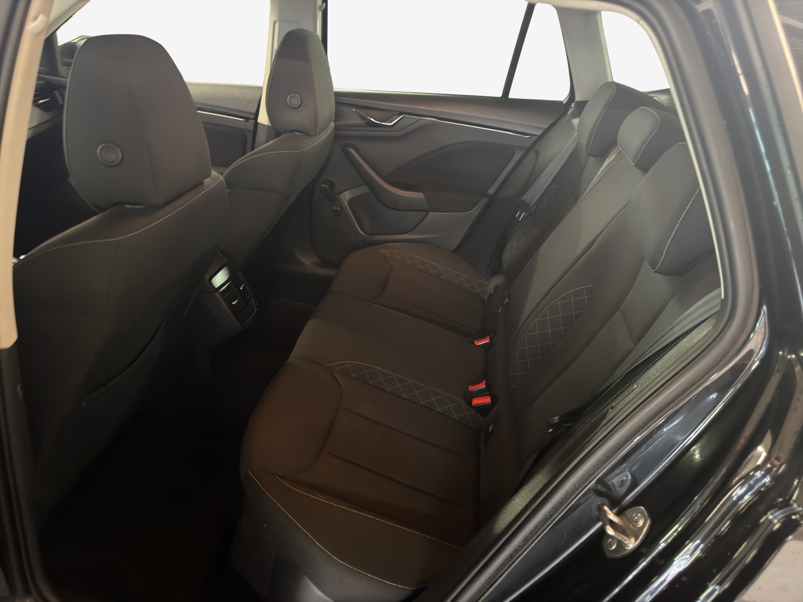 SKODA Kamiq 1.0 TSI Ambition DSG-image-11