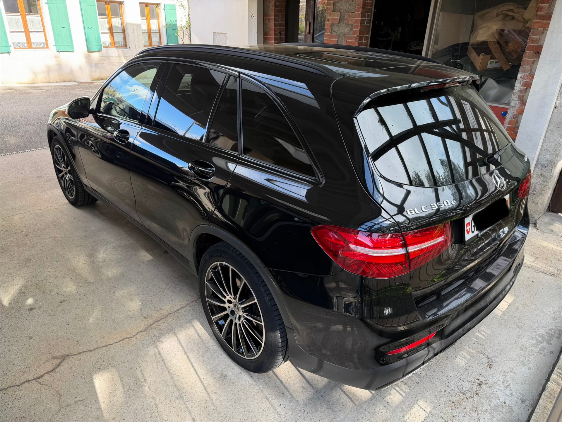 MERCEDES-BENZ GLC 350 e AMG Line 4m-image-3