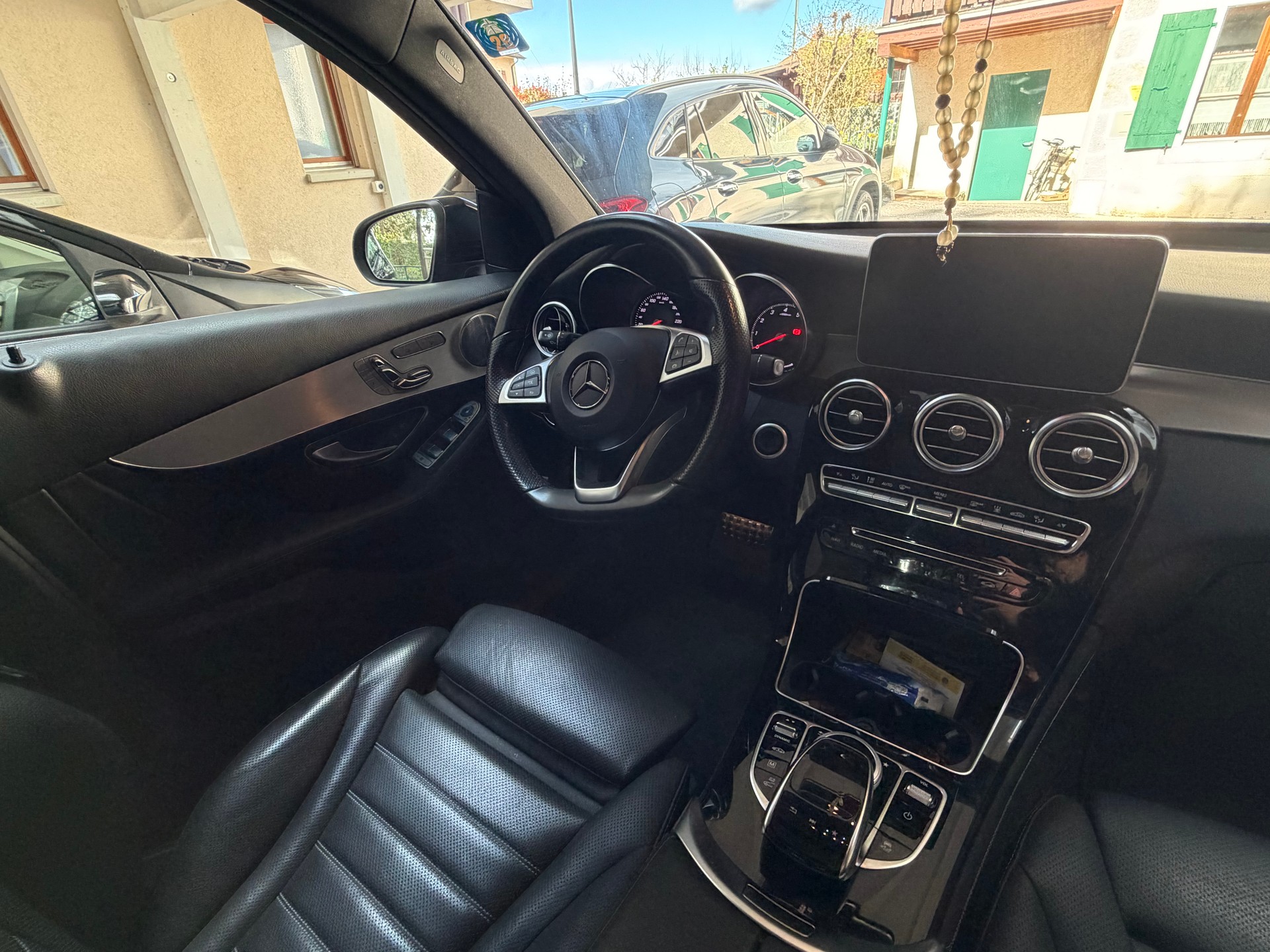 MERCEDES-BENZ GLC 350 e AMG Line 4m-image-2