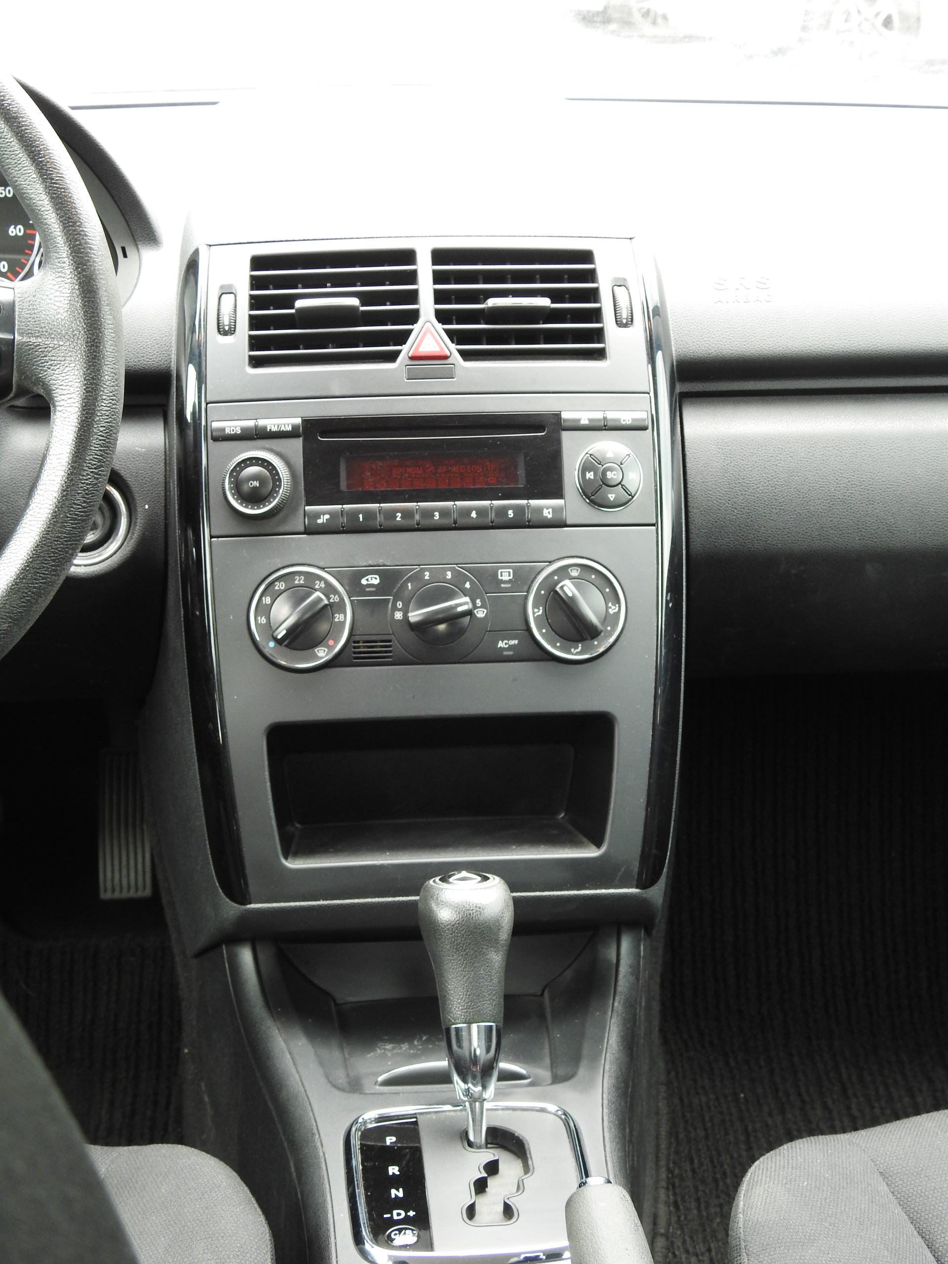 MERCEDES-BENZ A 170 Classic-image-16
