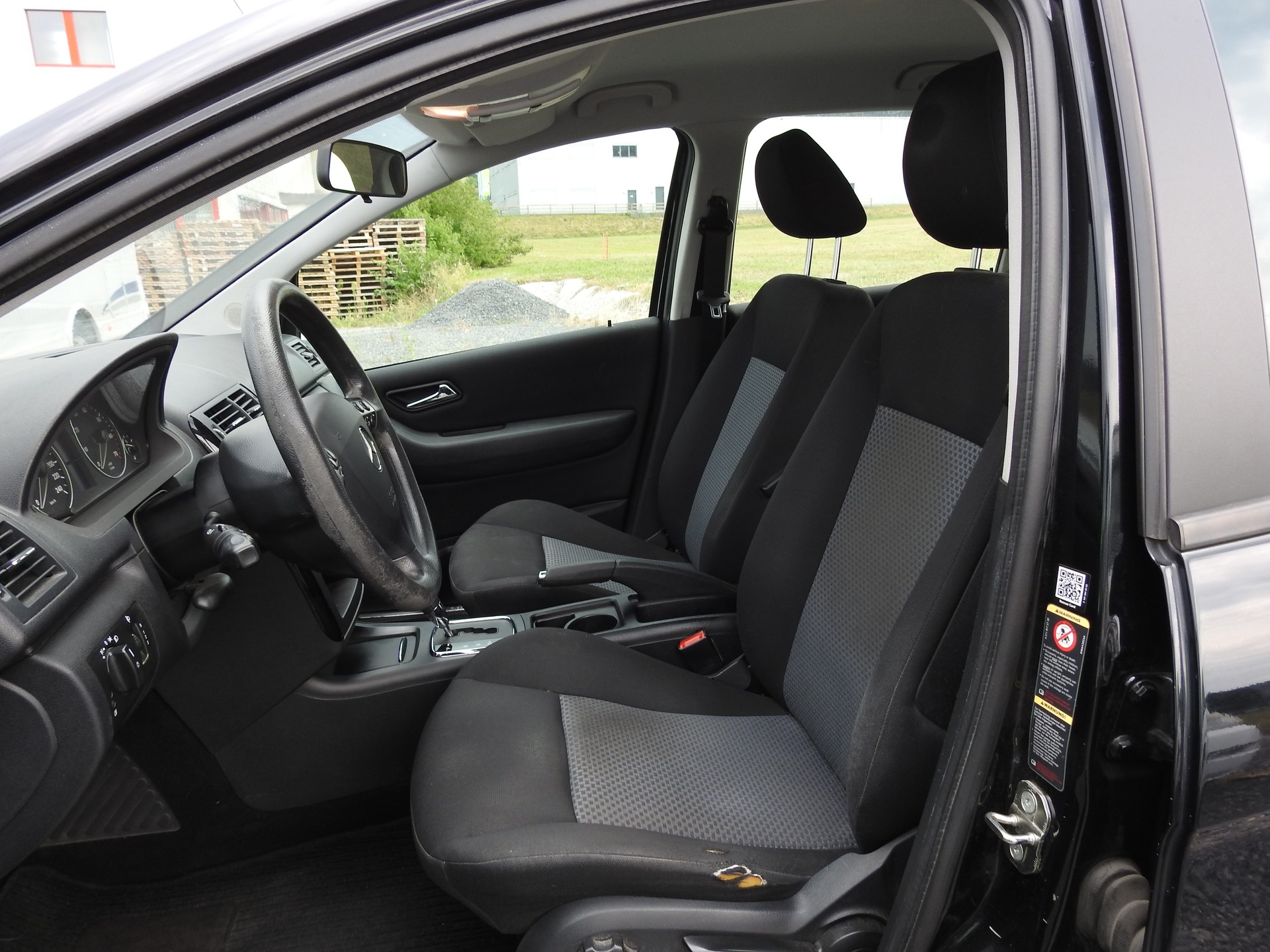 MERCEDES-BENZ A 170 Classic-image-12