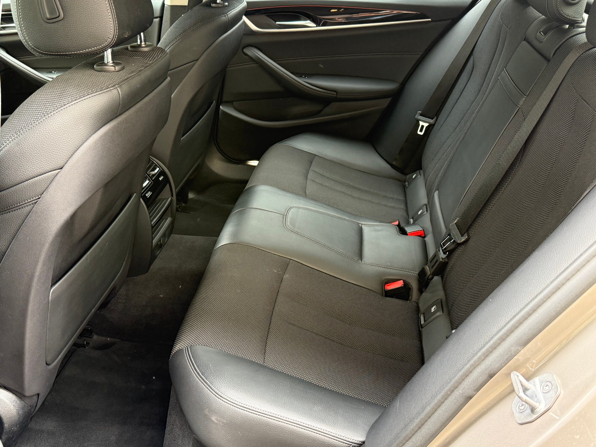 BMW 520d xDrive Sport Line Steptronic-image-13