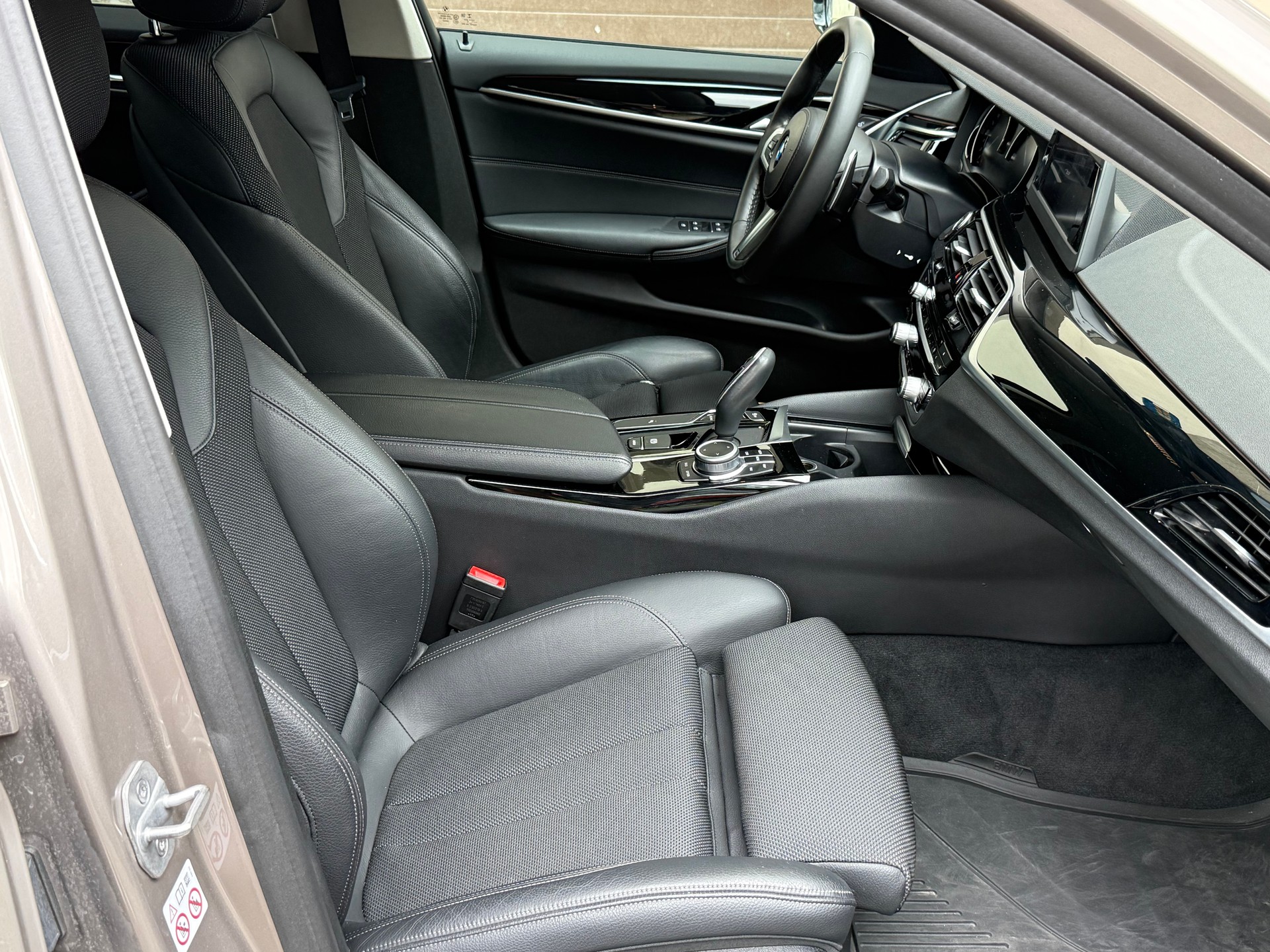 BMW 520d xDrive Sport Line Steptronic-image-11