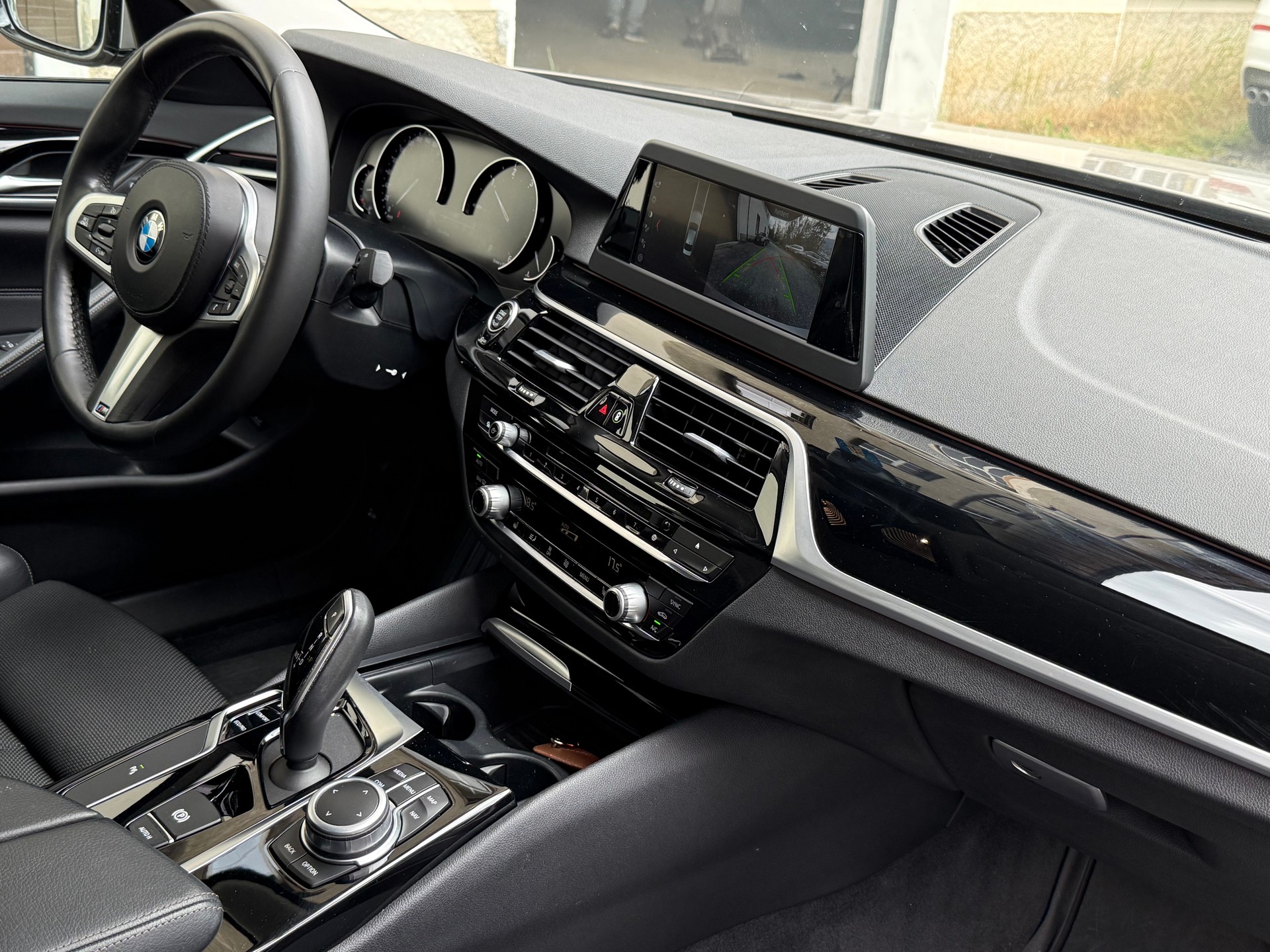 BMW 520d xDrive Sport Line Steptronic-image-12