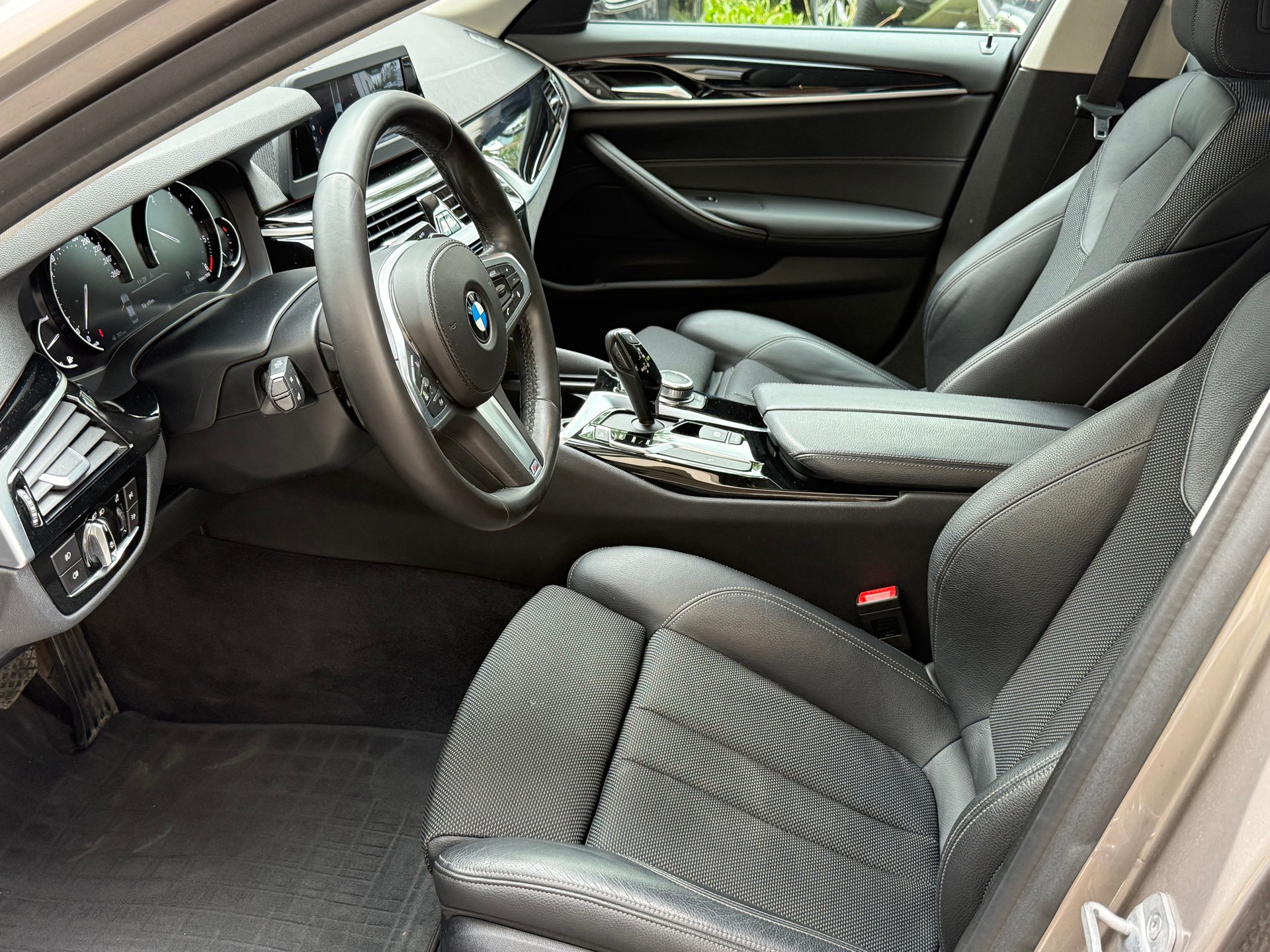 BMW 520d xDrive Sport Line Steptronic-image-8