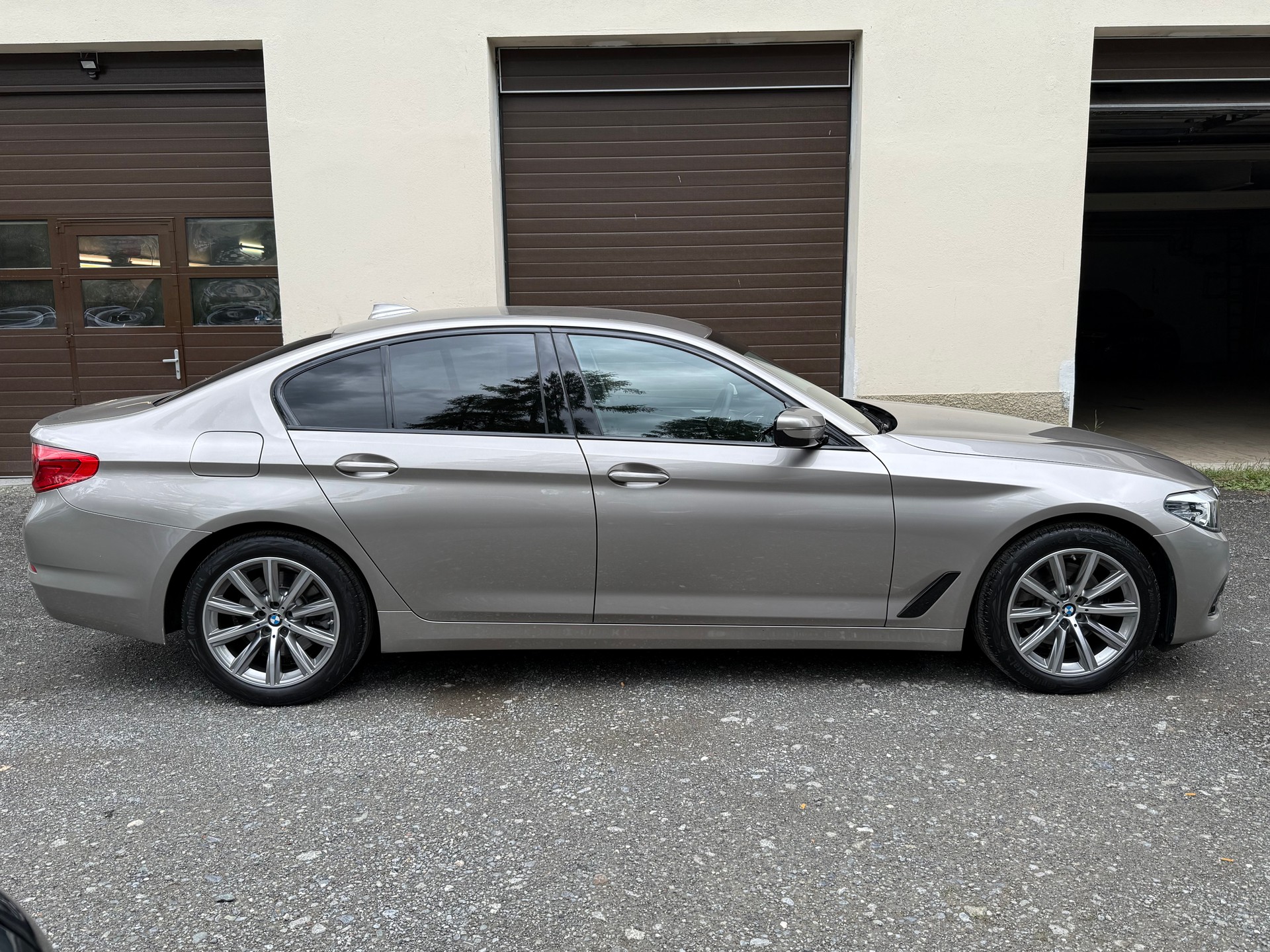 BMW 520d xDrive Sport Line Steptronic-image-3