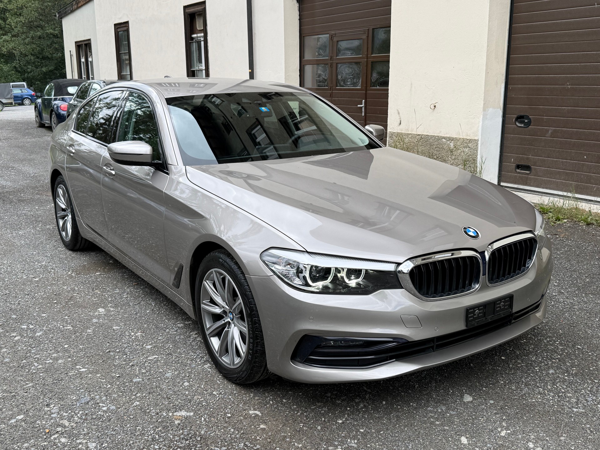 BMW 520d xDrive Sport Line Steptronic-image-2