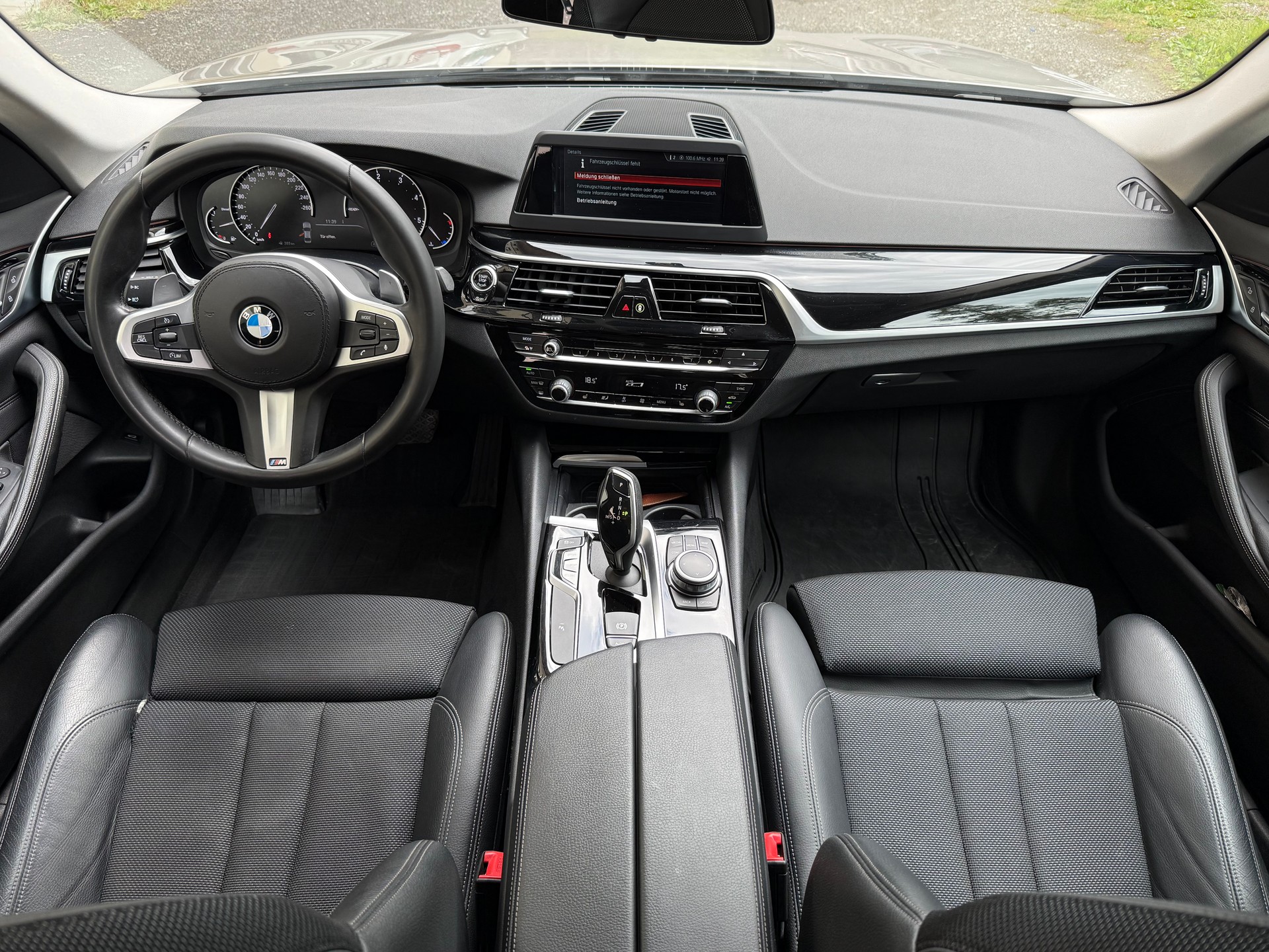 BMW 520d xDrive Sport Line Steptronic-image-10