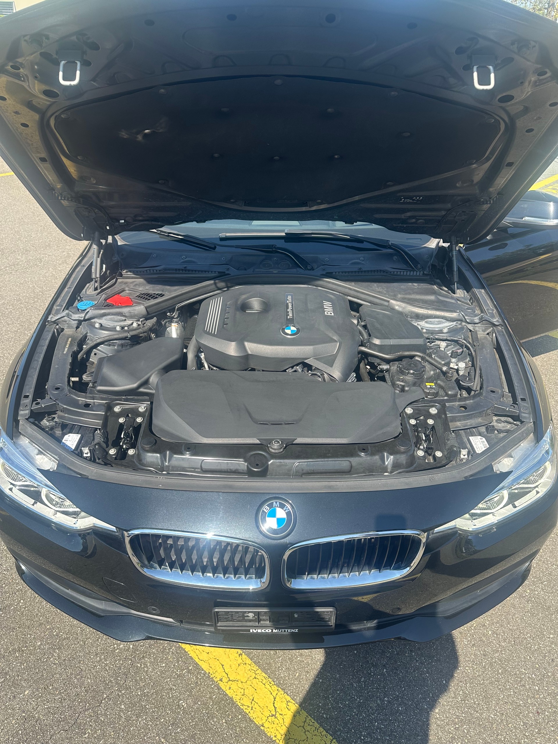 BMW 320i xDrive-image-4