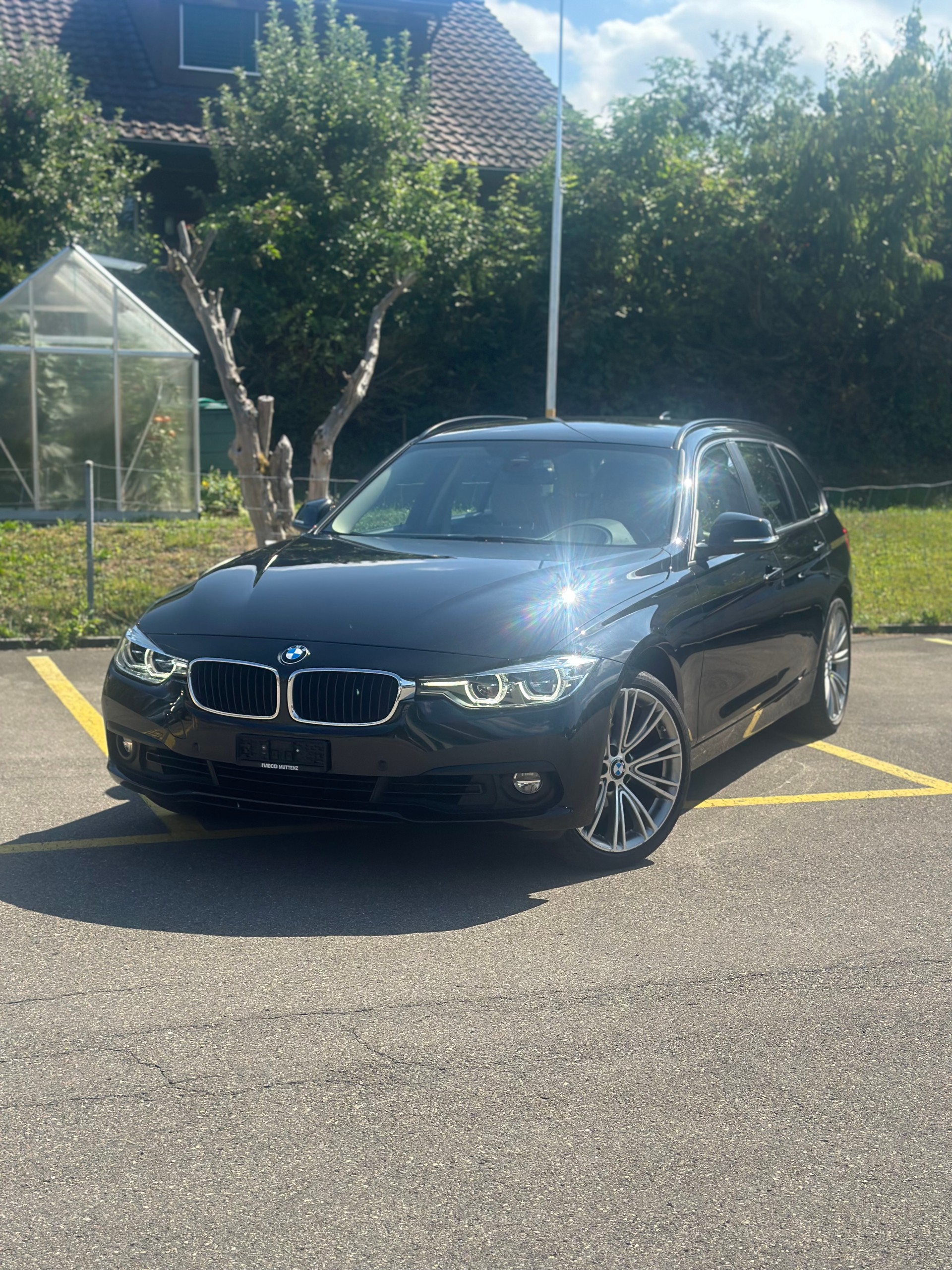 BMW 320i xDrive-image-0