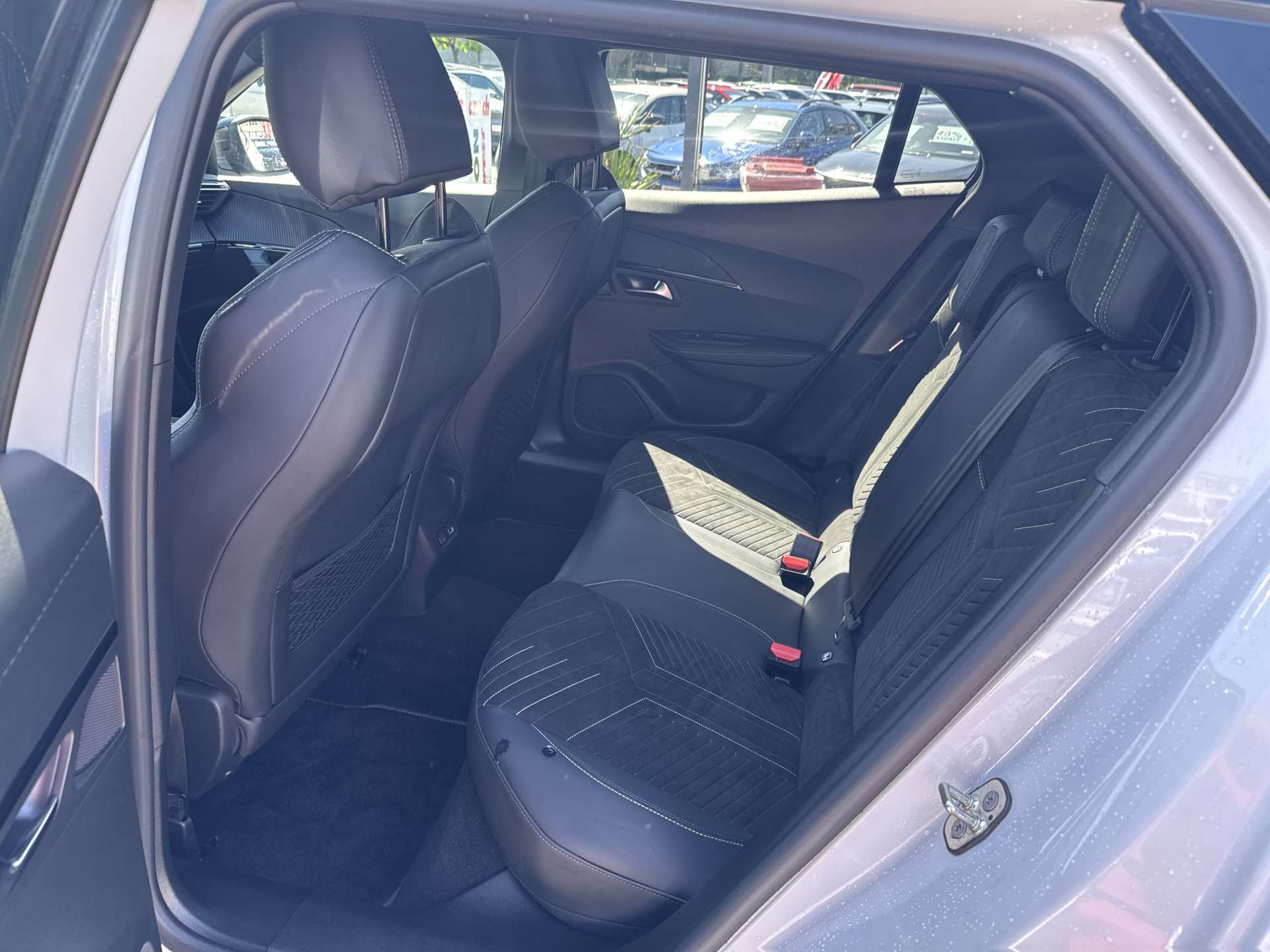 PEUGEOT 2008 1.2 PureTech GT Automat-image-6