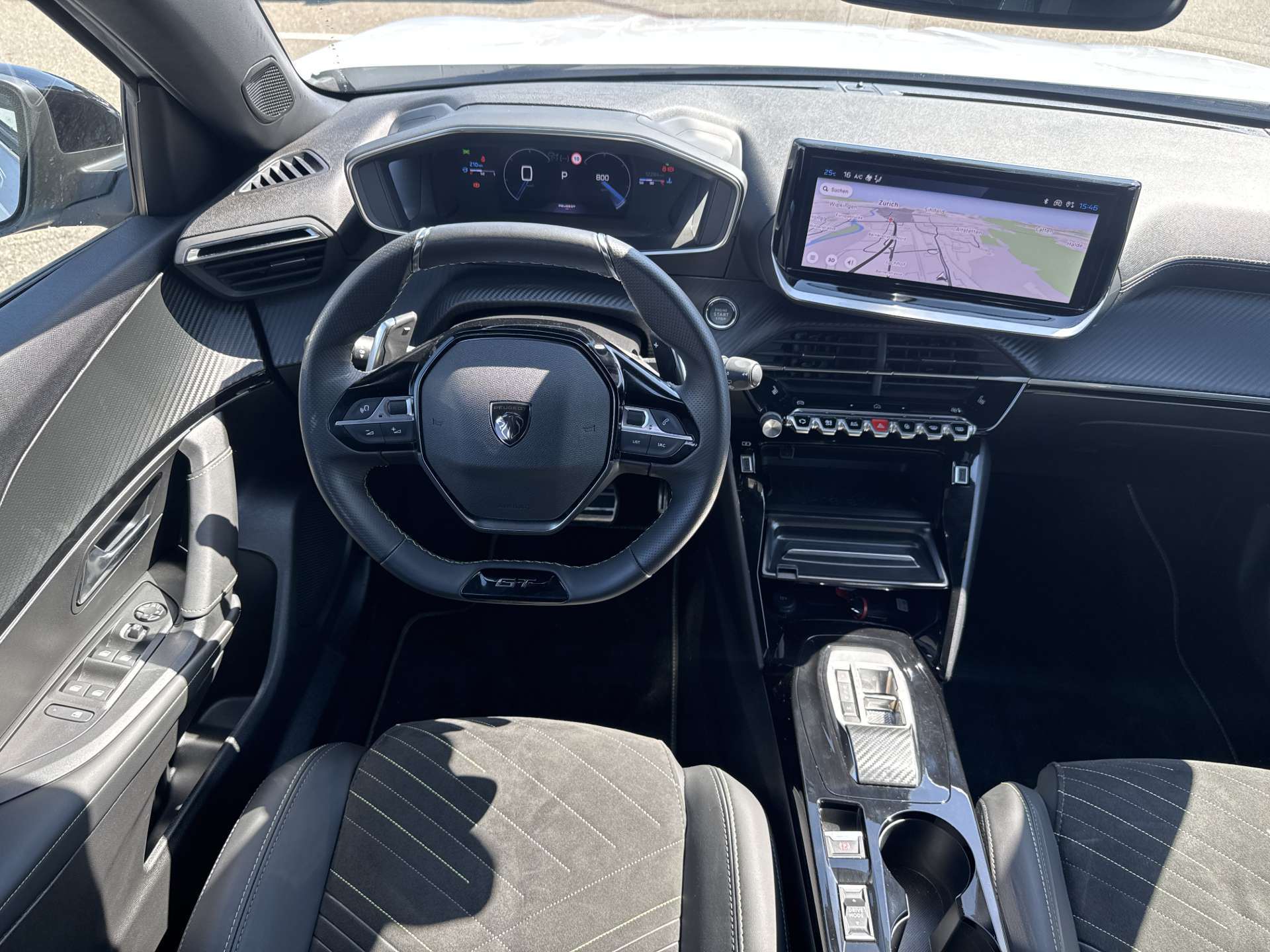 PEUGEOT 2008 1.2 PureTech GT Automat-image-4