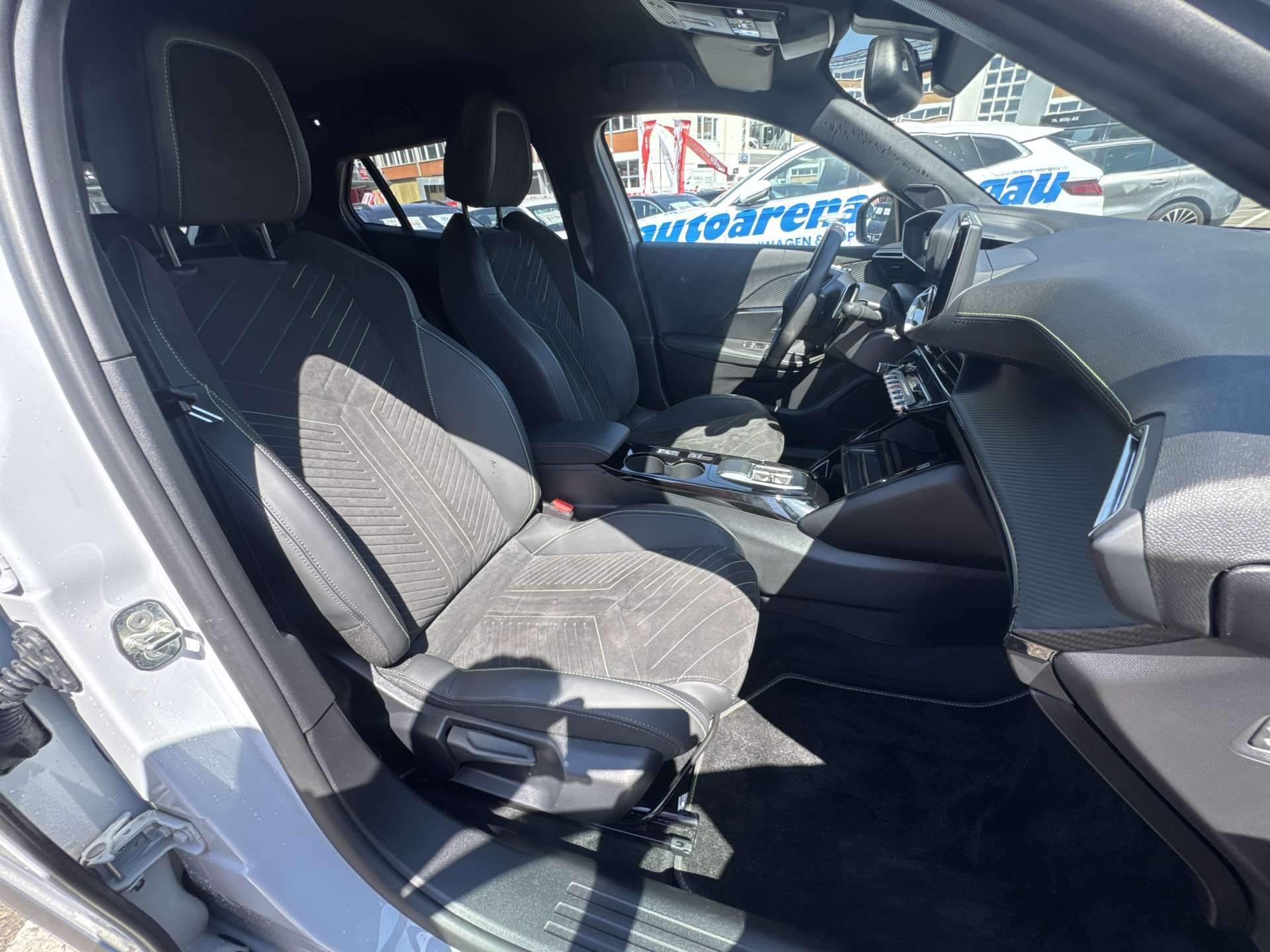 PEUGEOT 2008 1.2 PureTech GT Automat-image-12