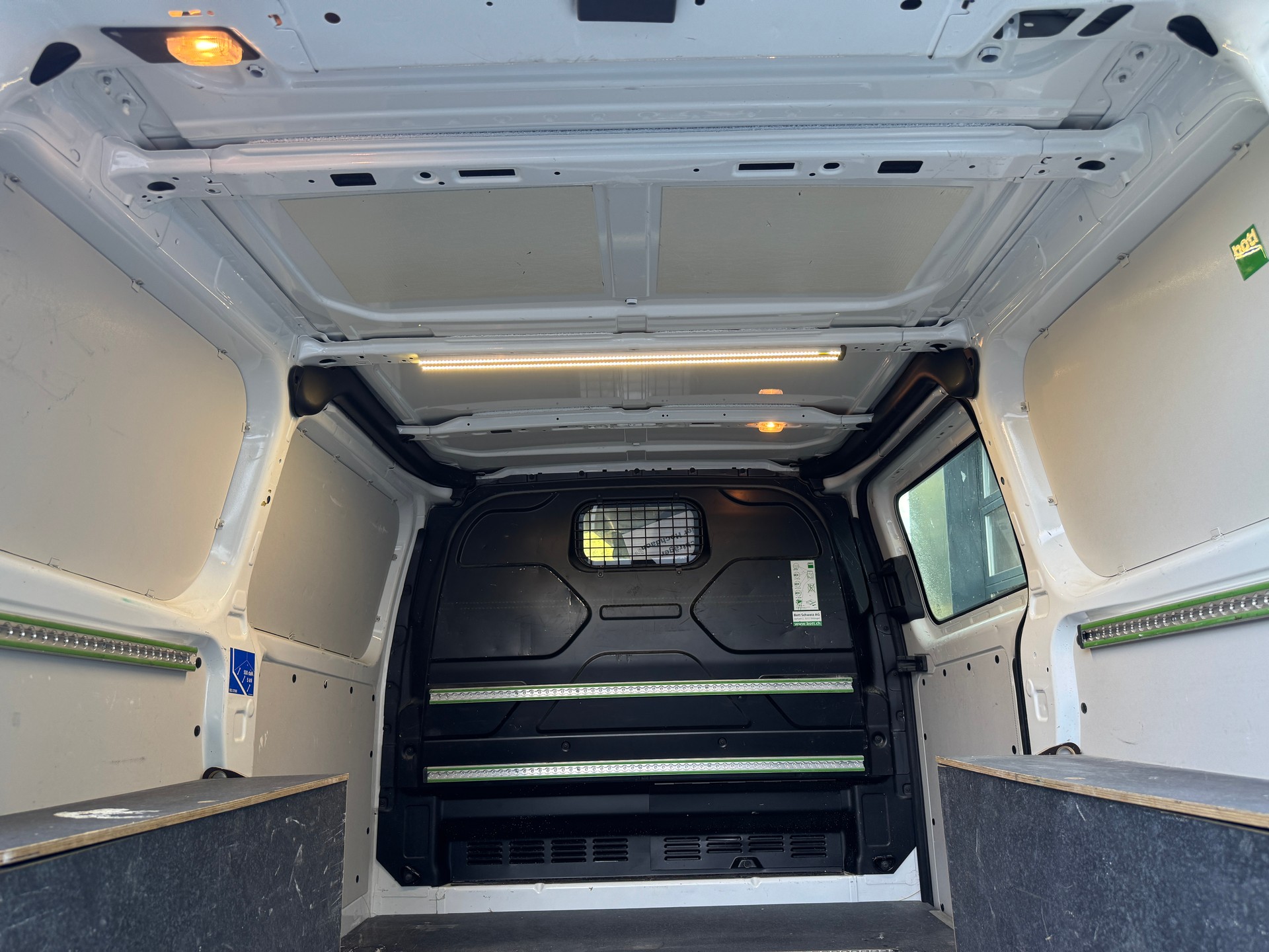 FORD Transit Custom Van 300 L1H1 Trend-image-16