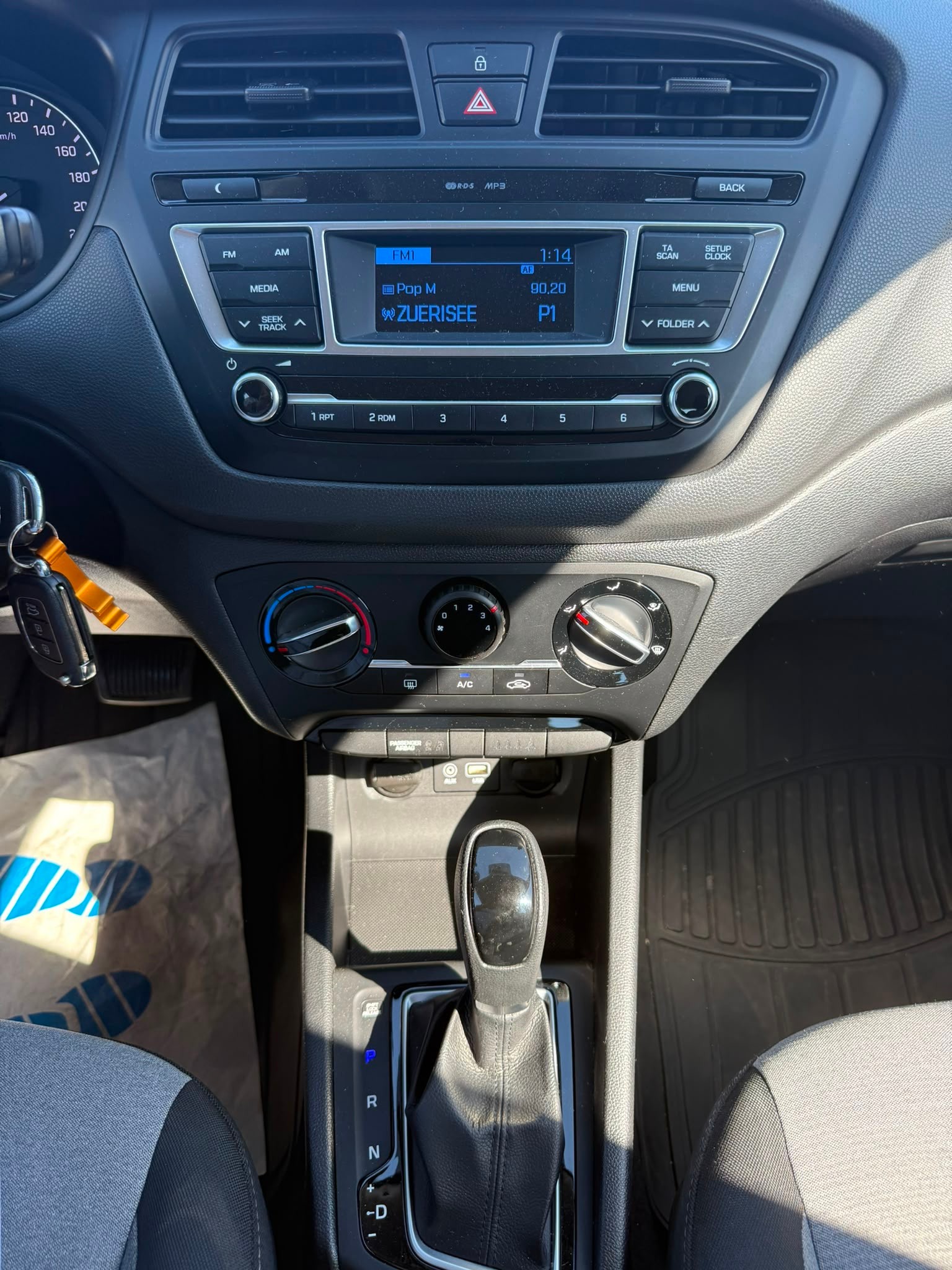 HYUNDAI i20 1.4 Vertex Automatic-image-14