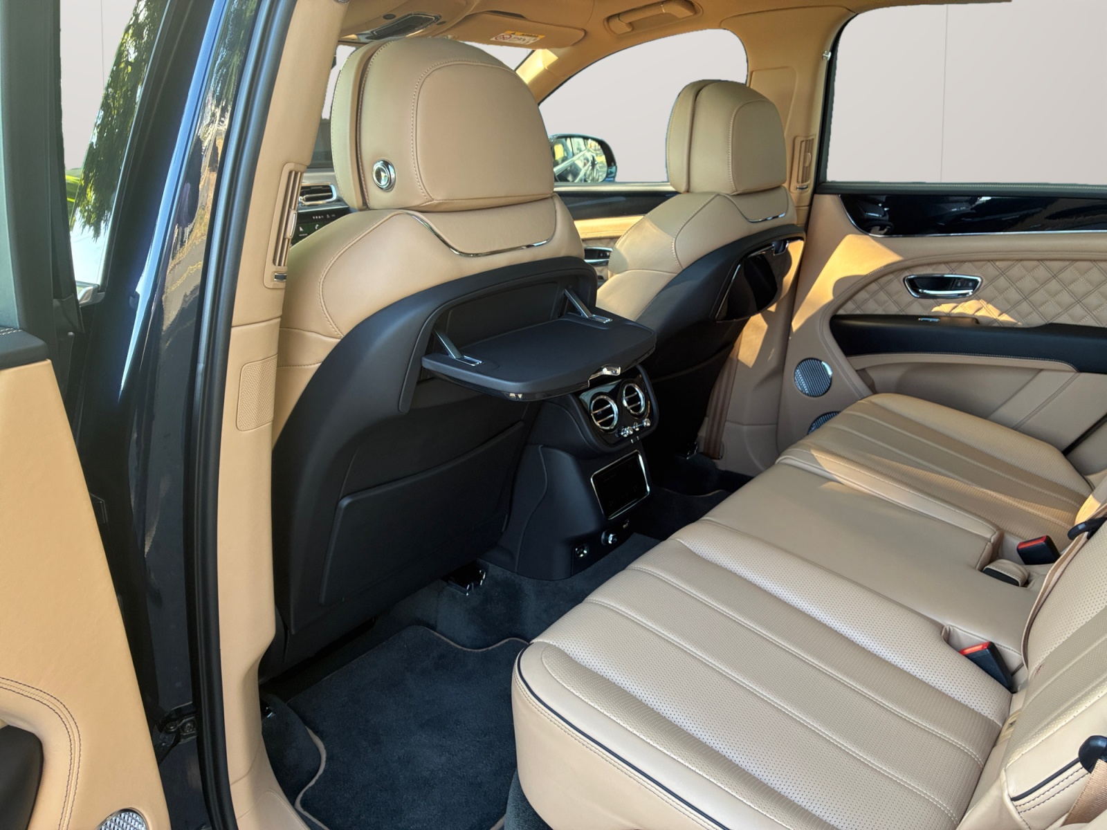 BENTLEY Bentayga V8 First Edition aus 1. Hand mit Top- Ausstattung!-image-12