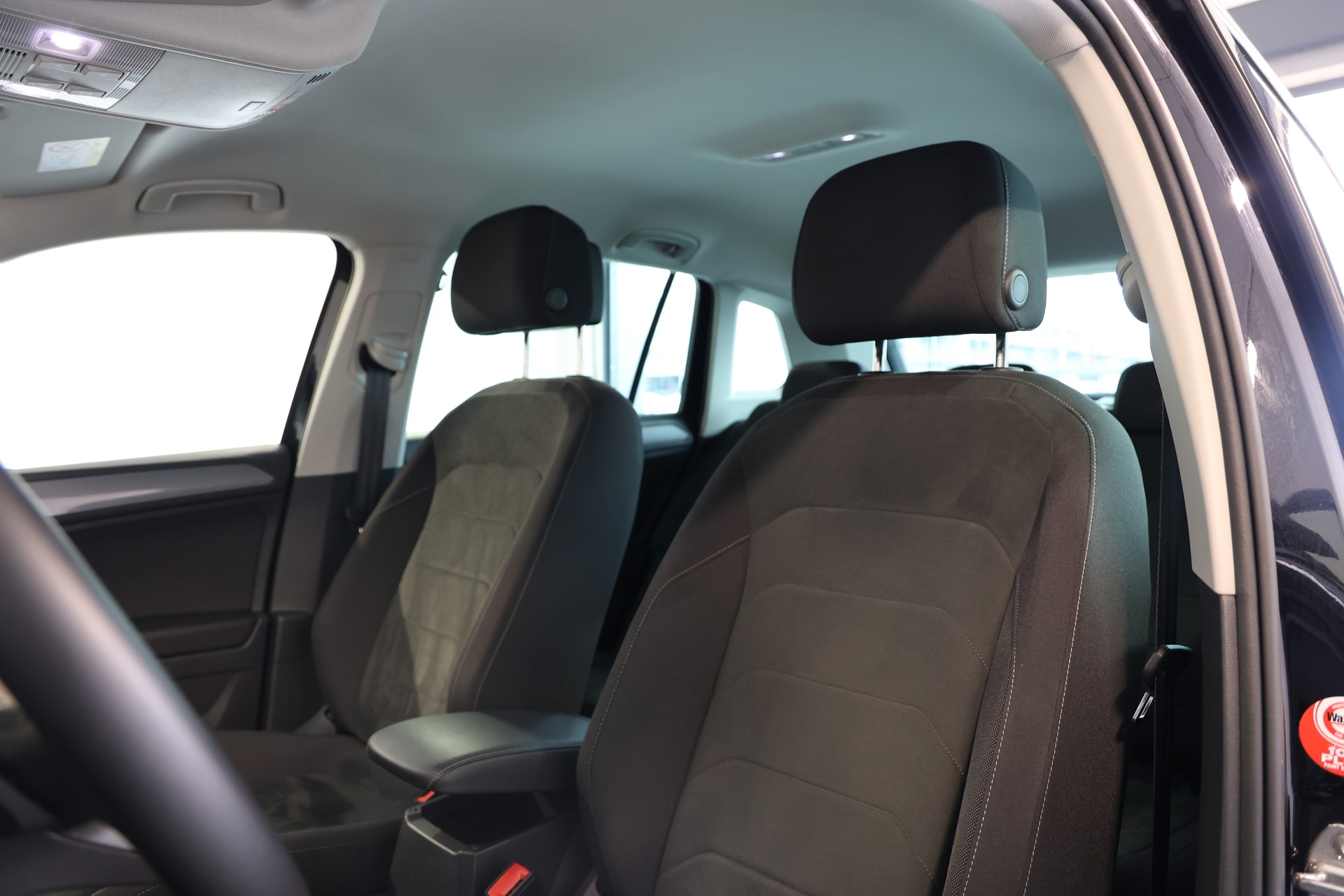 VW Tiguan 2.0 TDI SCR Life DSG-image-6