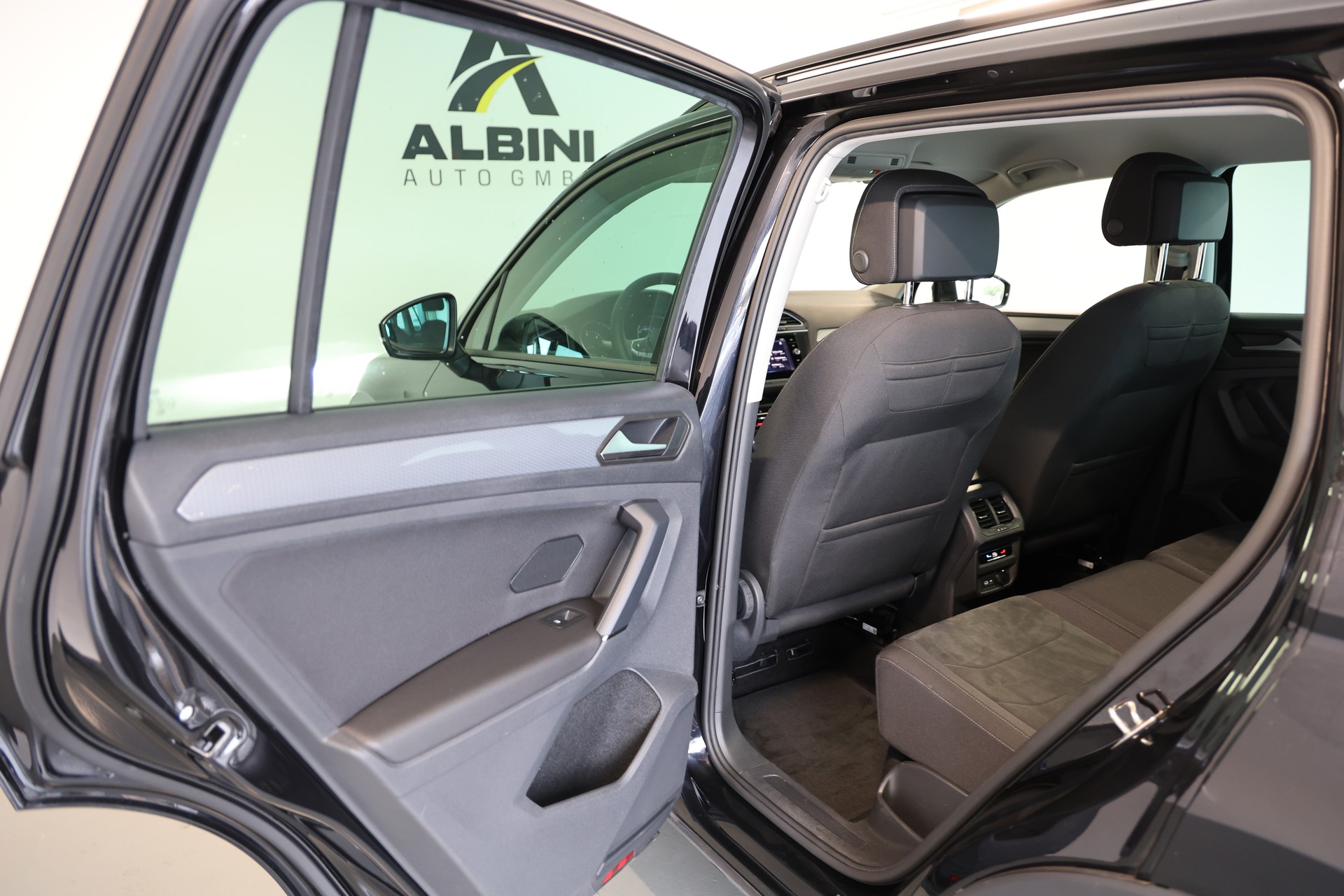 VW Tiguan 2.0 TDI SCR Life DSG-image-14