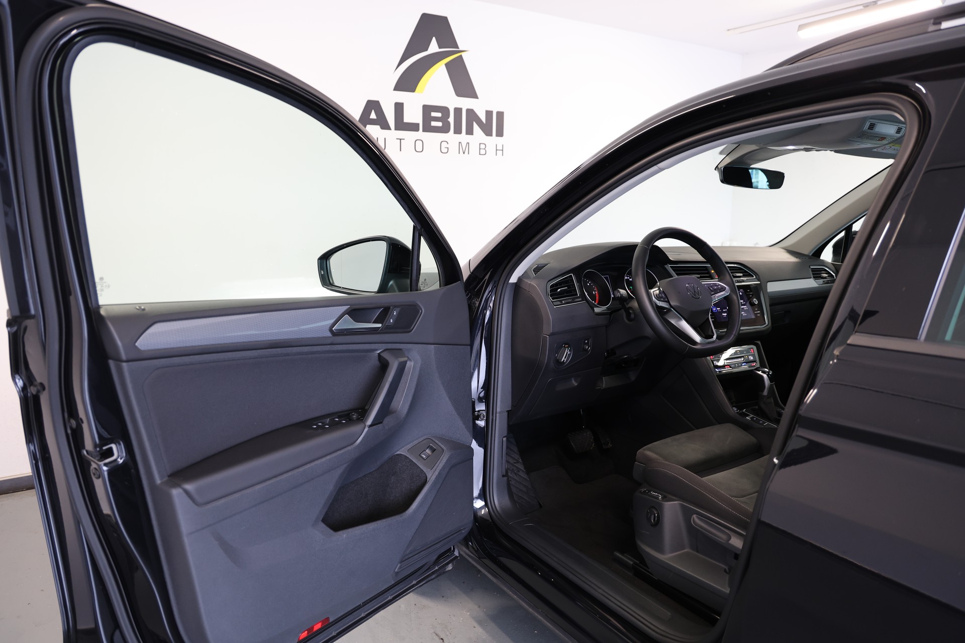 VW Tiguan 2.0 TDI SCR Life DSG-image-4