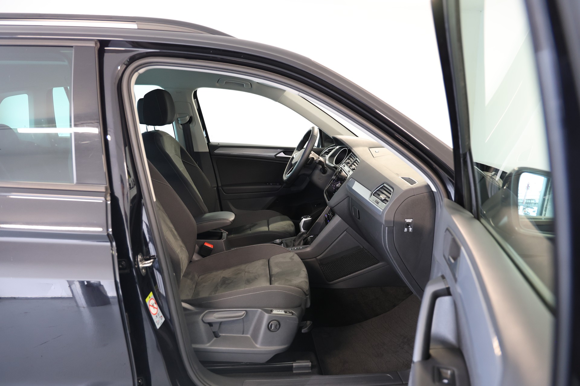 VW Tiguan 2.0 TDI SCR Life DSG-image-11