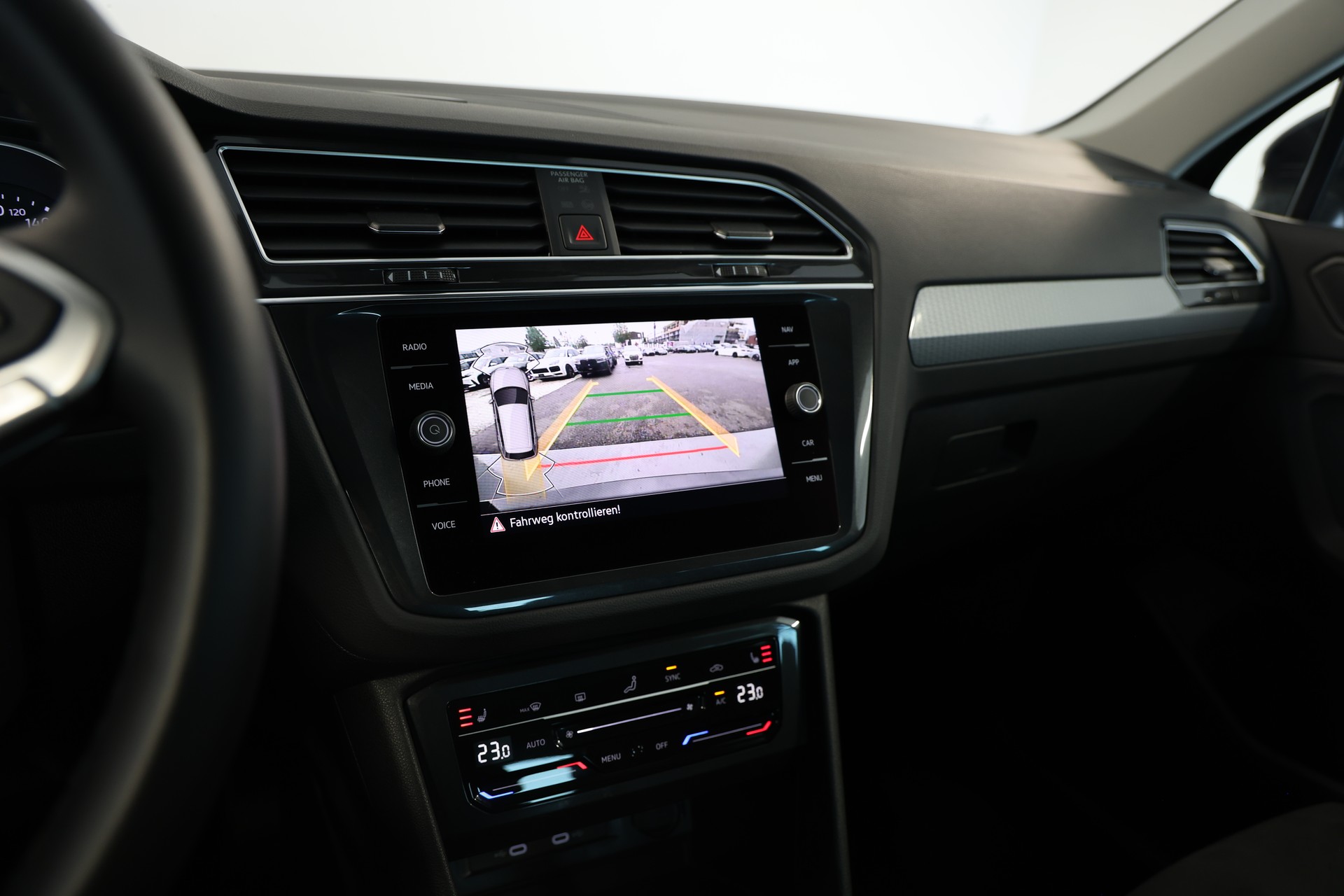 VW Tiguan 2.0 TDI SCR Life DSG-image-13