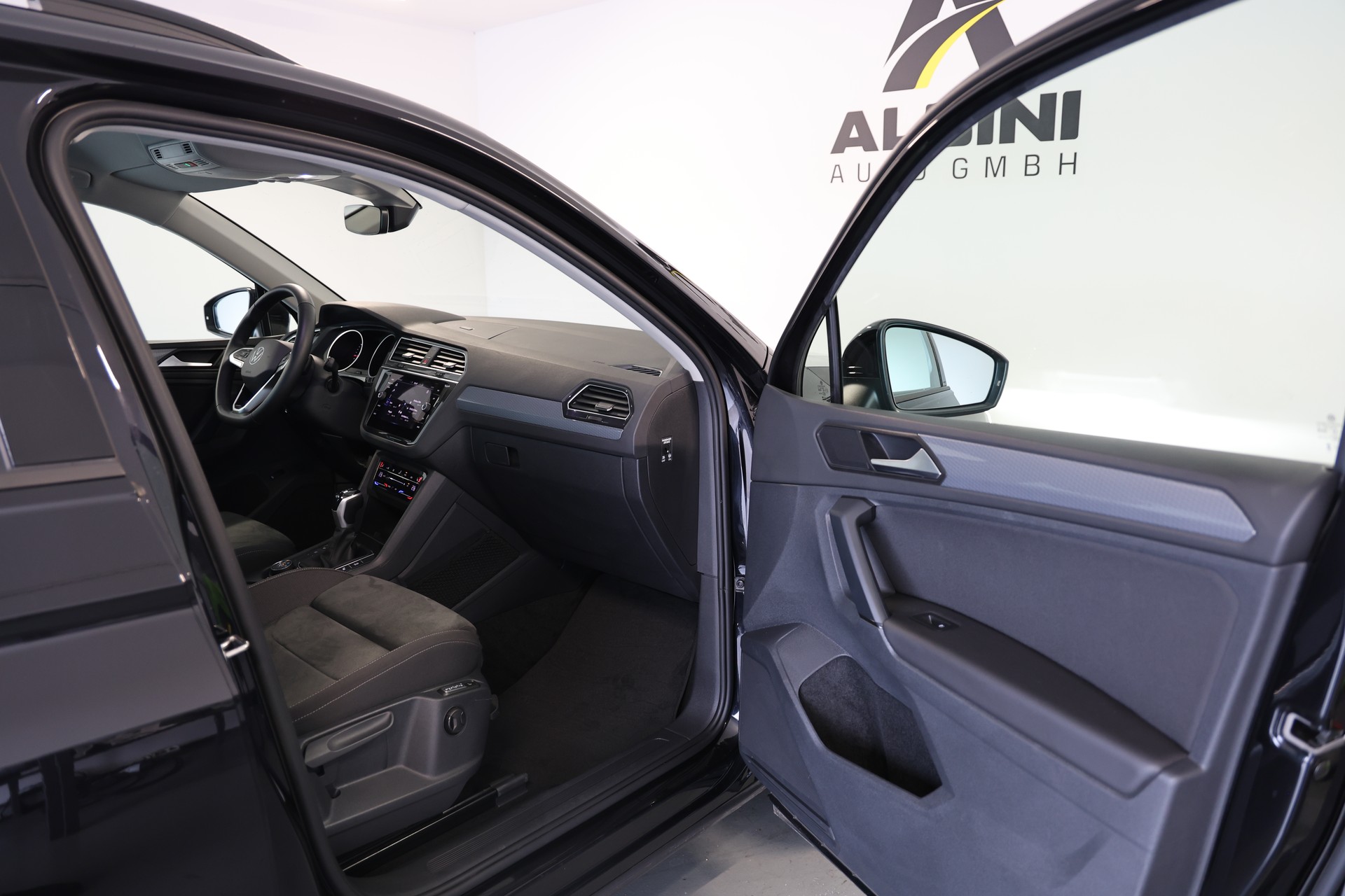 VW Tiguan 2.0 TDI SCR Life DSG-image-10