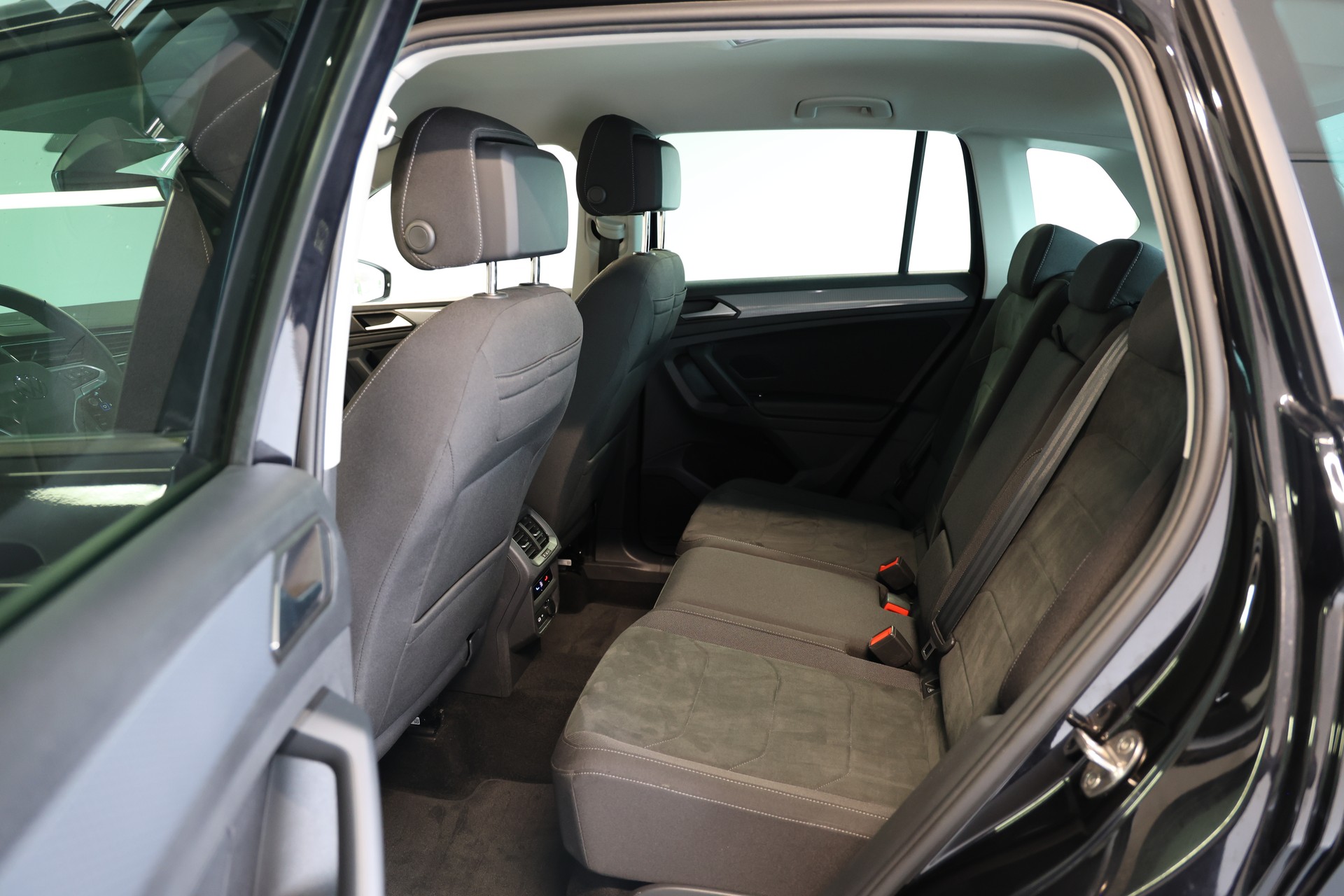 VW Tiguan 2.0 TDI SCR Life DSG-image-15
