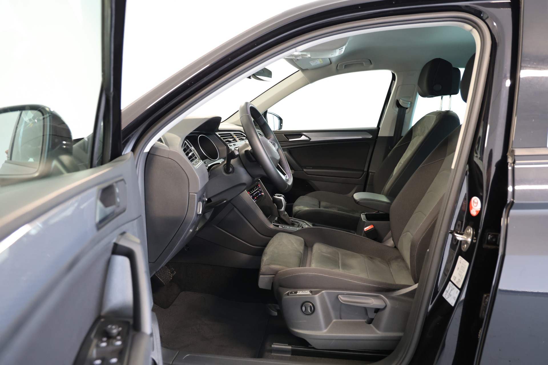 VW Tiguan 2.0 TDI SCR Life DSG-image-5