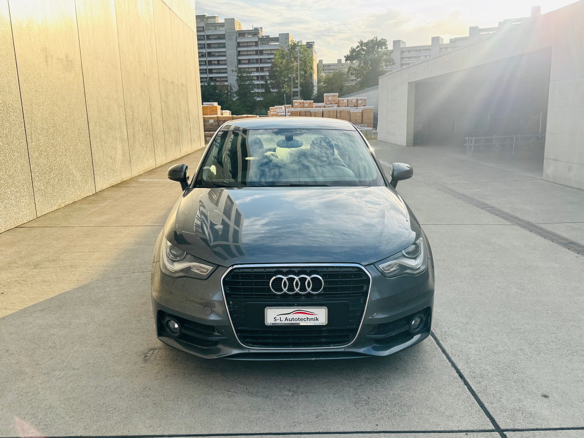 AUDI A1 1.4 TFSI Ambition S-tronic-image-1