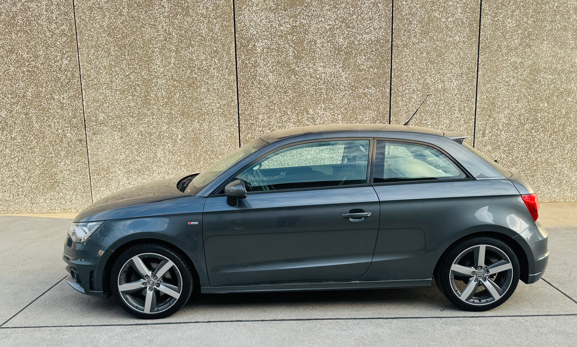 AUDI A1 1.4 TFSI Ambition S-tronic-image-3