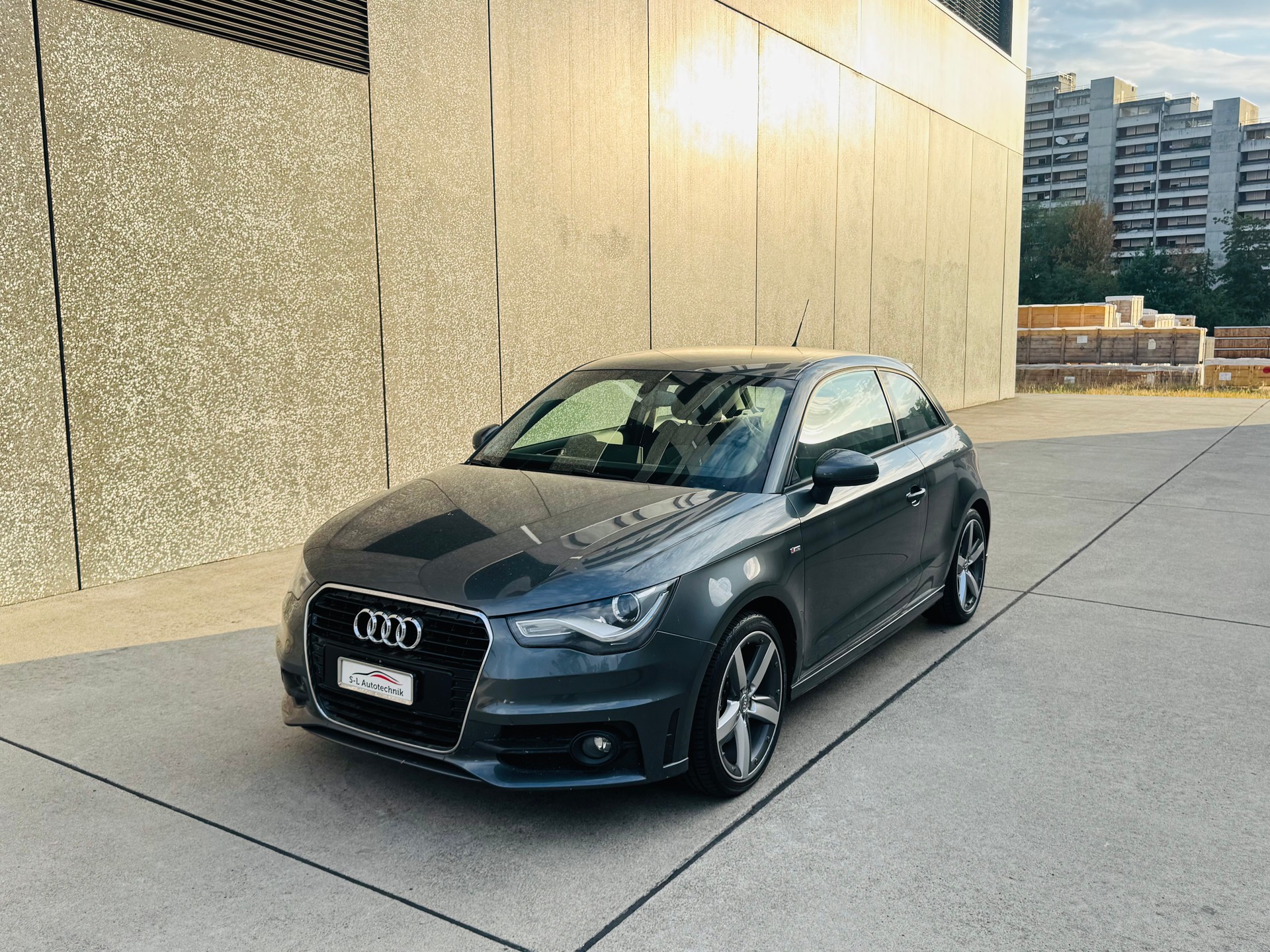 AUDI A1 1.4 TFSI Ambition S-tronic-image-0