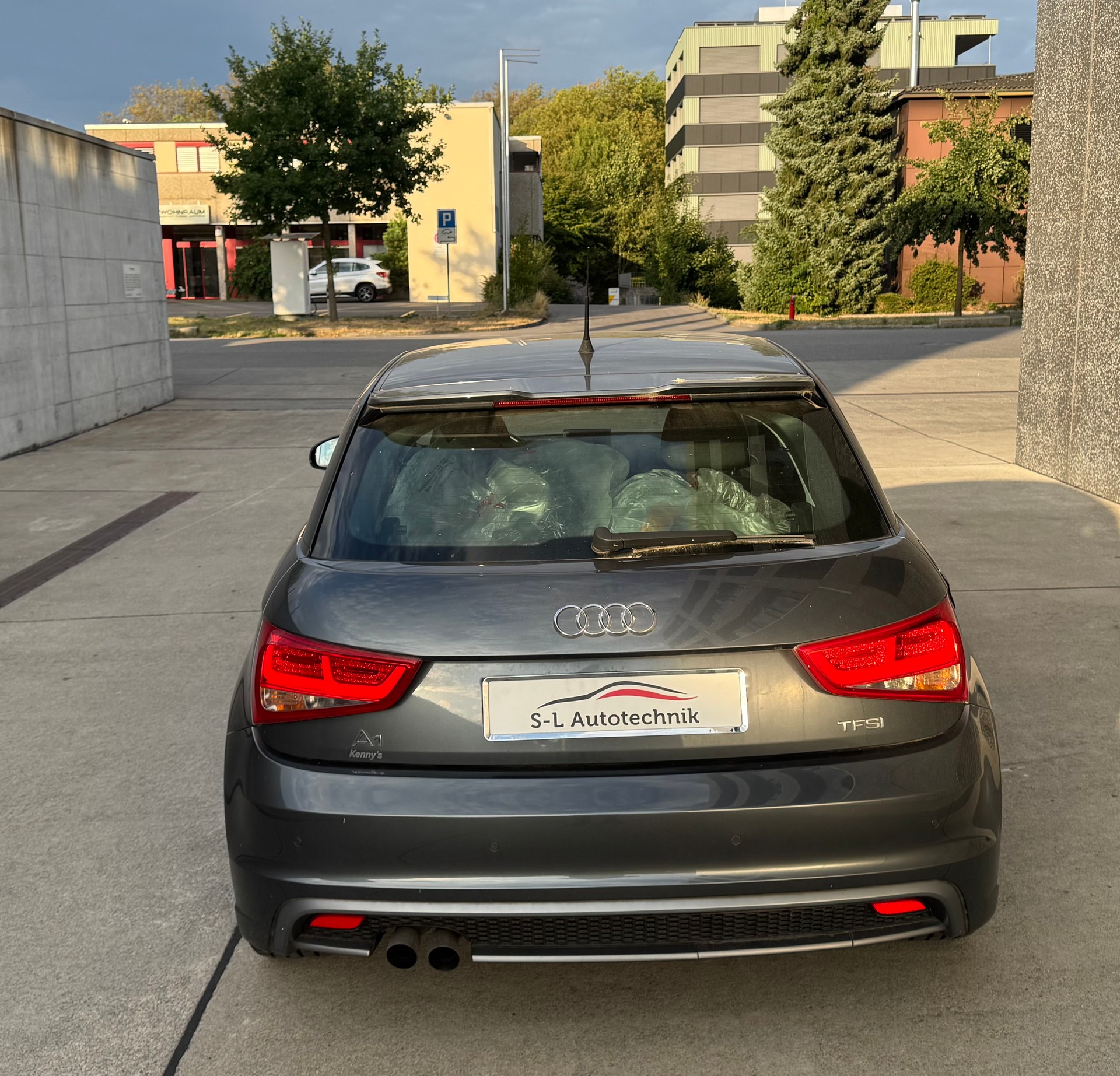 AUDI A1 1.4 TFSI Ambition S-tronic-image-5