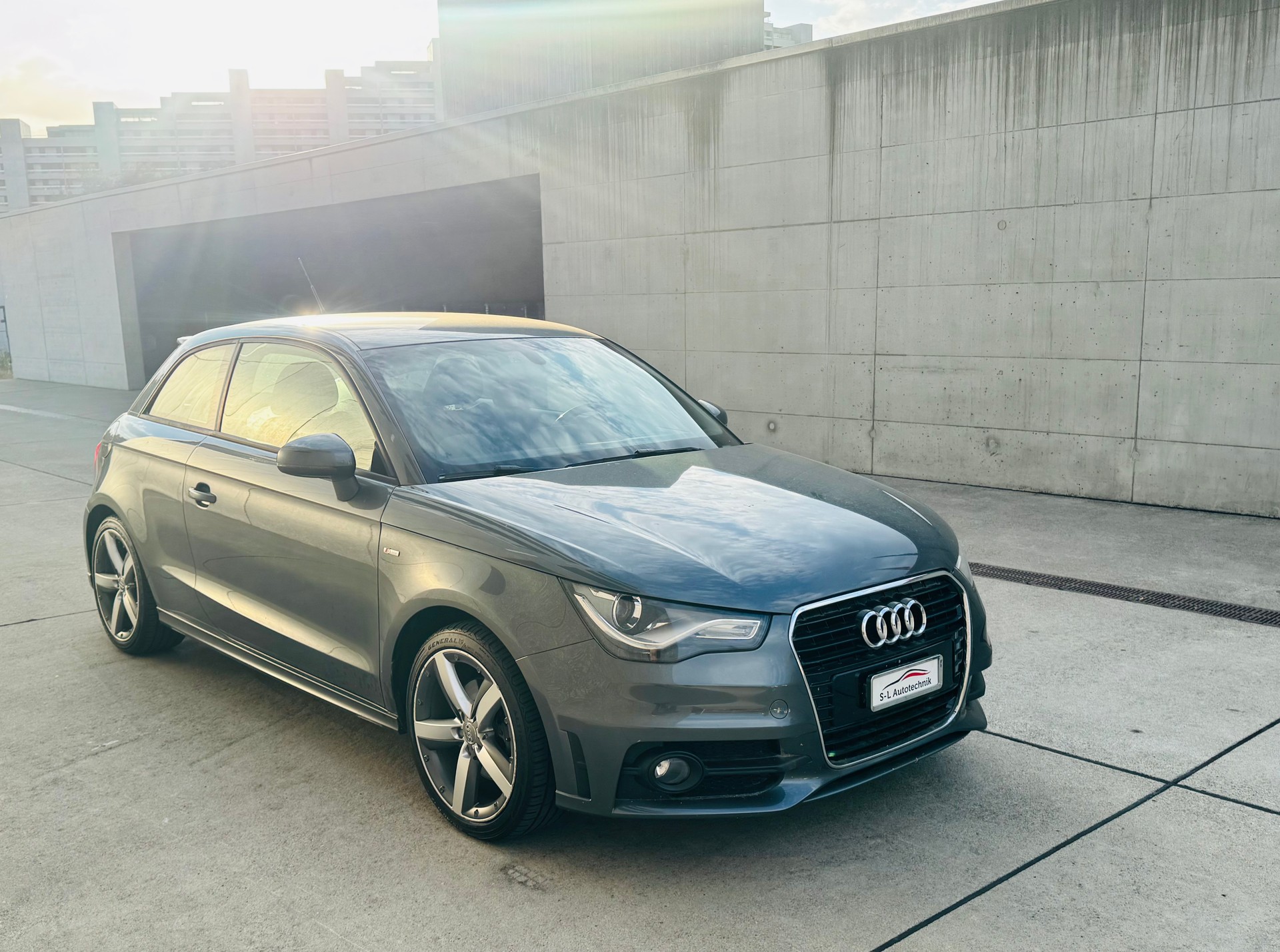 AUDI A1 1.4 TFSI Ambition S-tronic-image-2