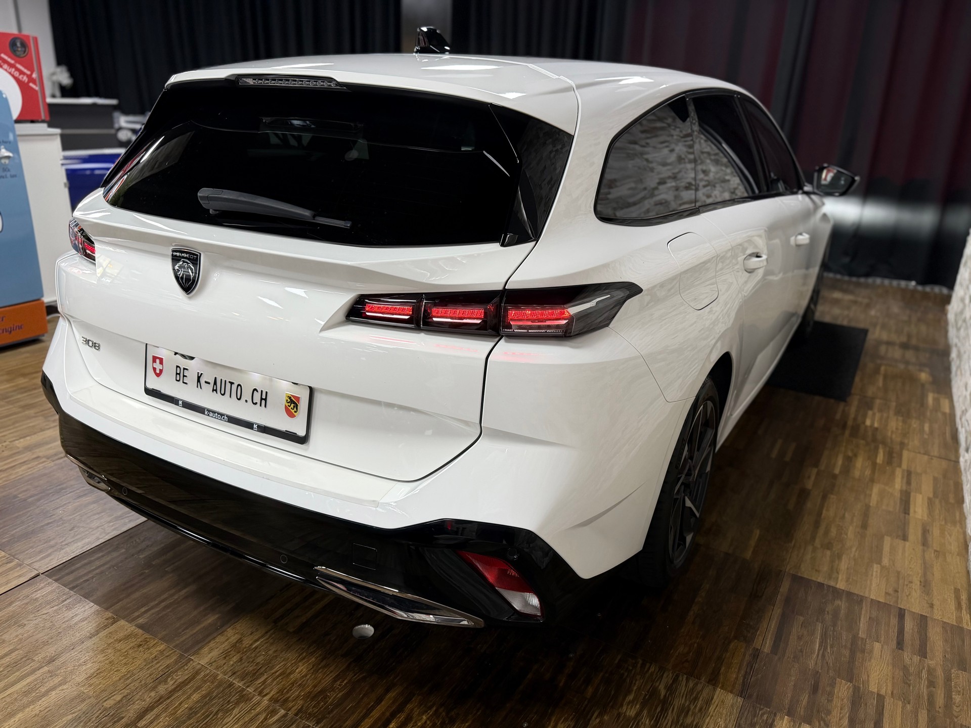 PEUGEOT 308 SW 1.5 BlueHDI Allure EAT8-showroom-element-3