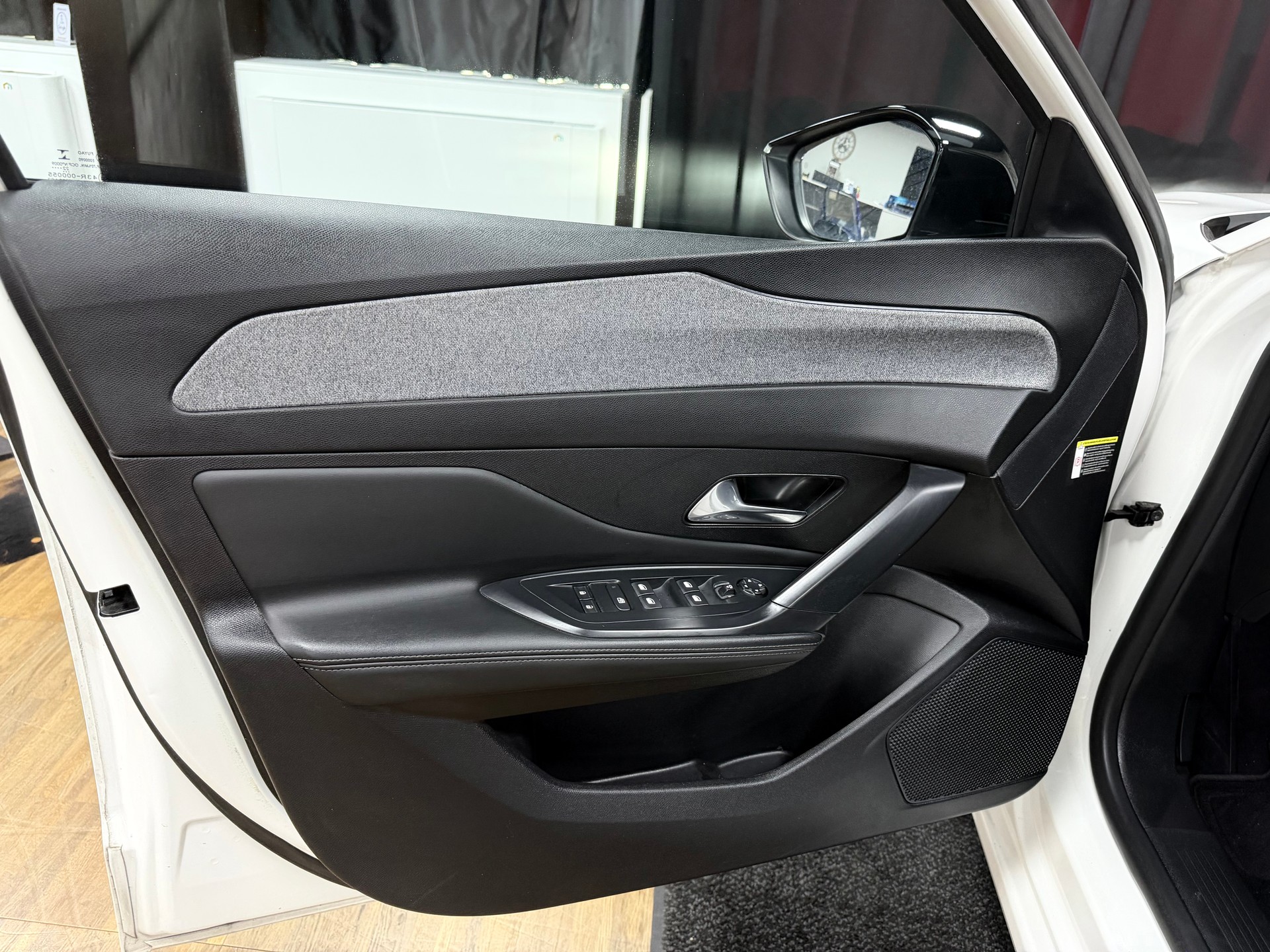 PEUGEOT 308 SW 1.5 BlueHDI Allure EAT8-image-9
