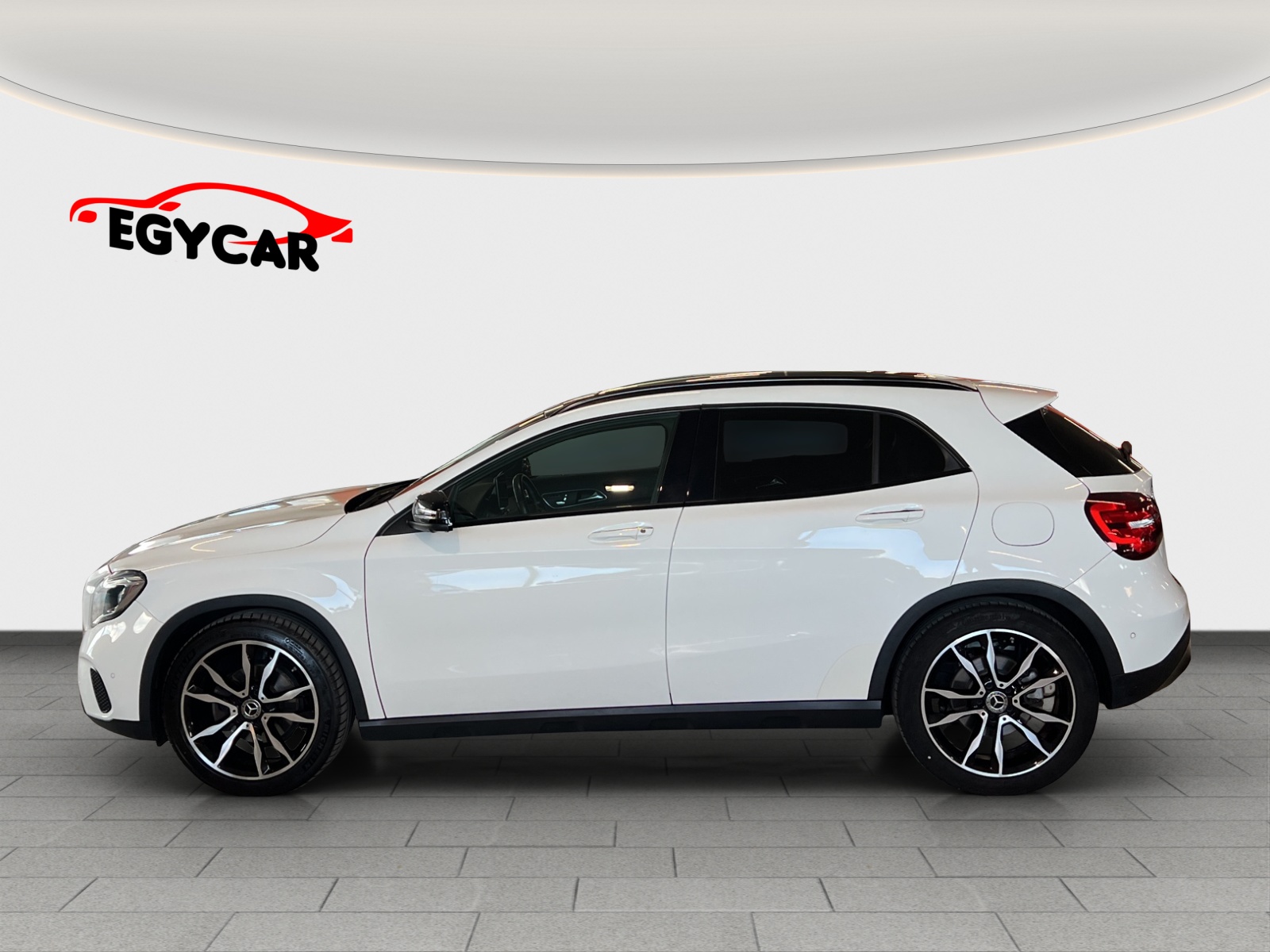 MERCEDES-BENZ GLA 200 Night Star 7G-DCT-image-5