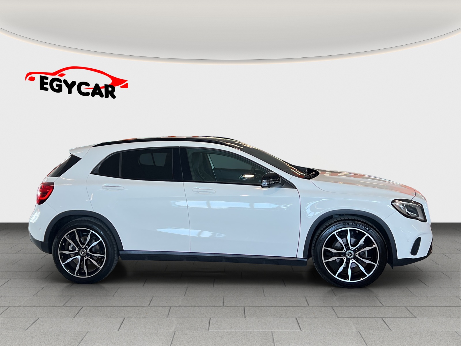 MERCEDES-BENZ GLA 200 Night Star 7G-DCT-image-7